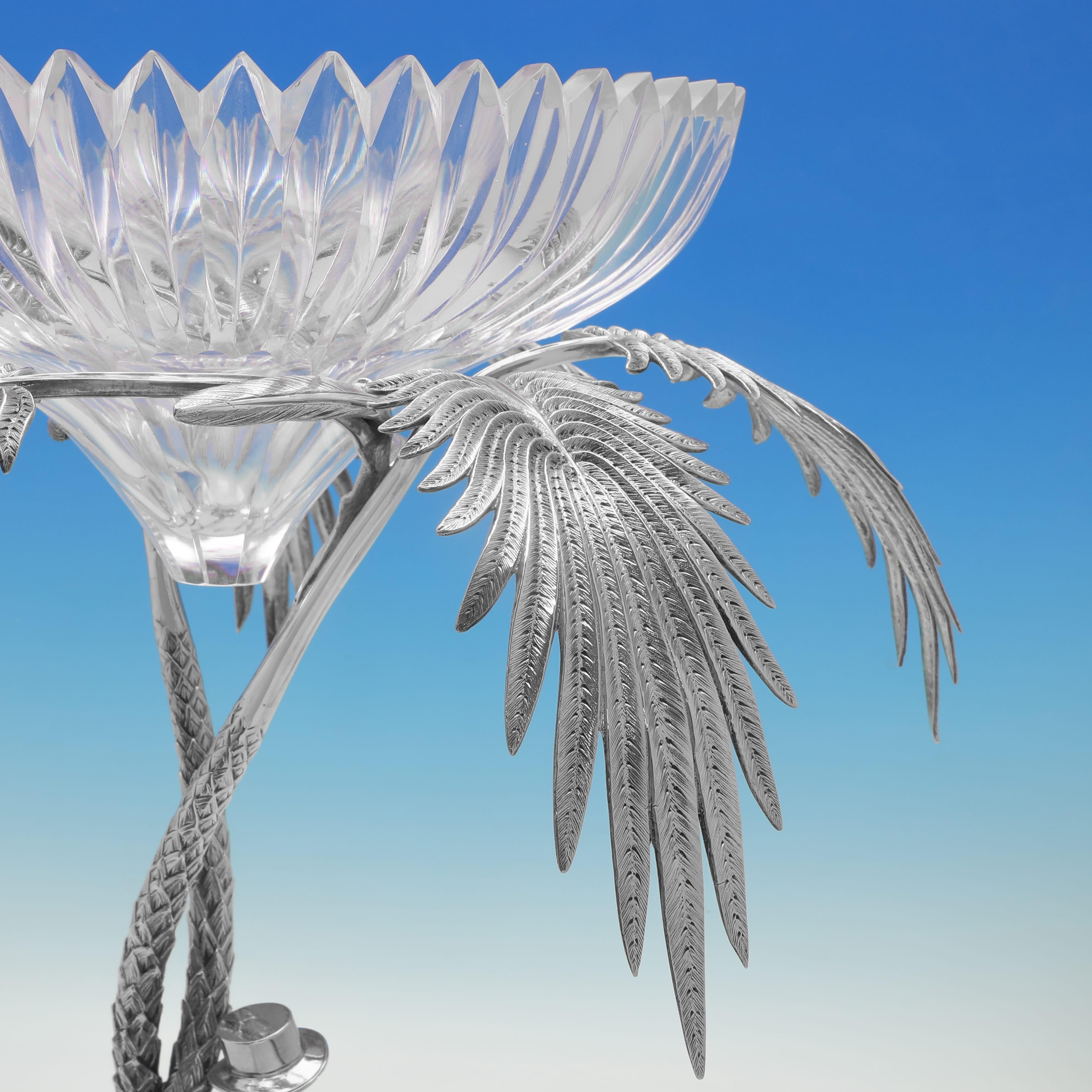 Fin du XIXe siècle Centre de table victorien en argent sterling avec bol en verre fabriqué en 1873 en vente