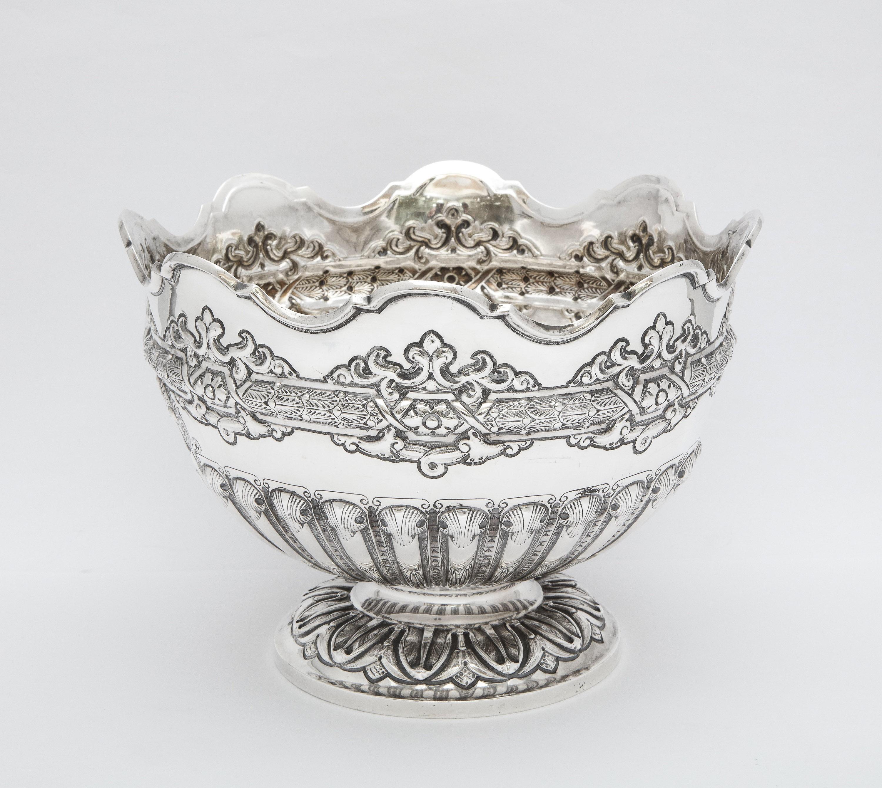 Victorian, Sterling Silver Pedestal-Based Monteith/Centerpiece Bowl For Sale 1
