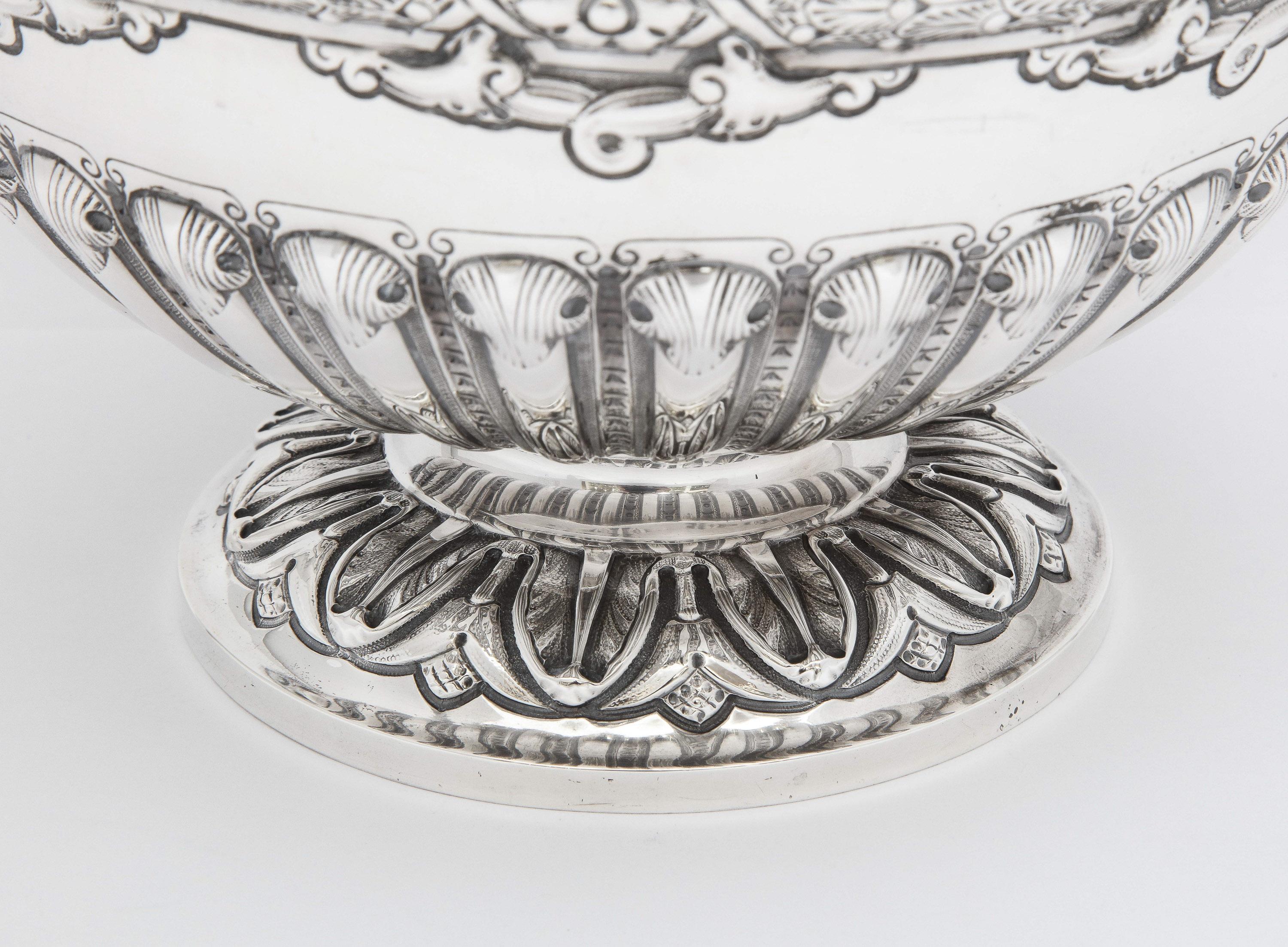 Victorian, Sterling Silver Pedestal-Based Monteith/Centerpiece Bowl For Sale 2