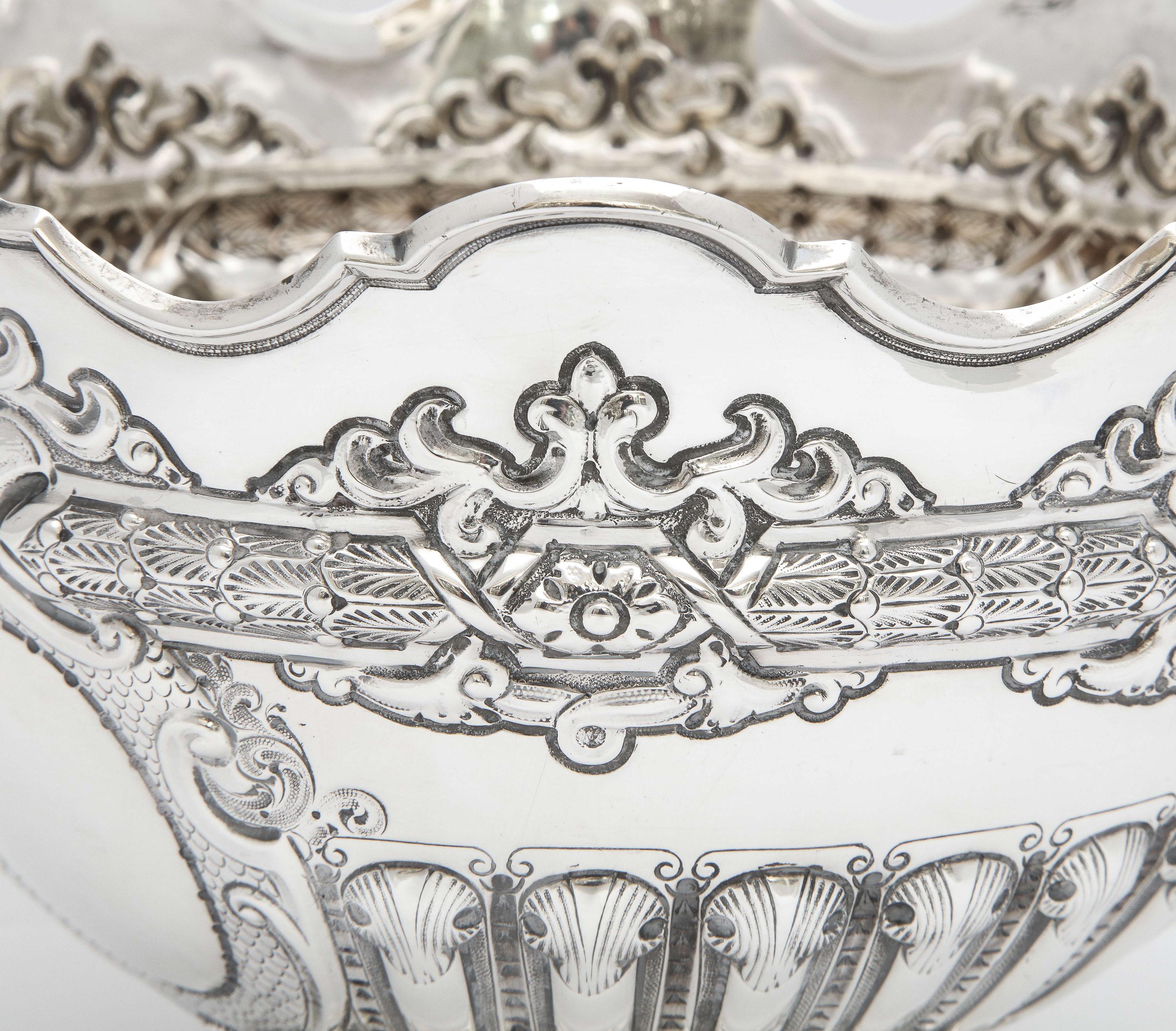 Victorian, Sterling Silver Pedestal-Based Monteith/Centerpiece Bowl For Sale 3