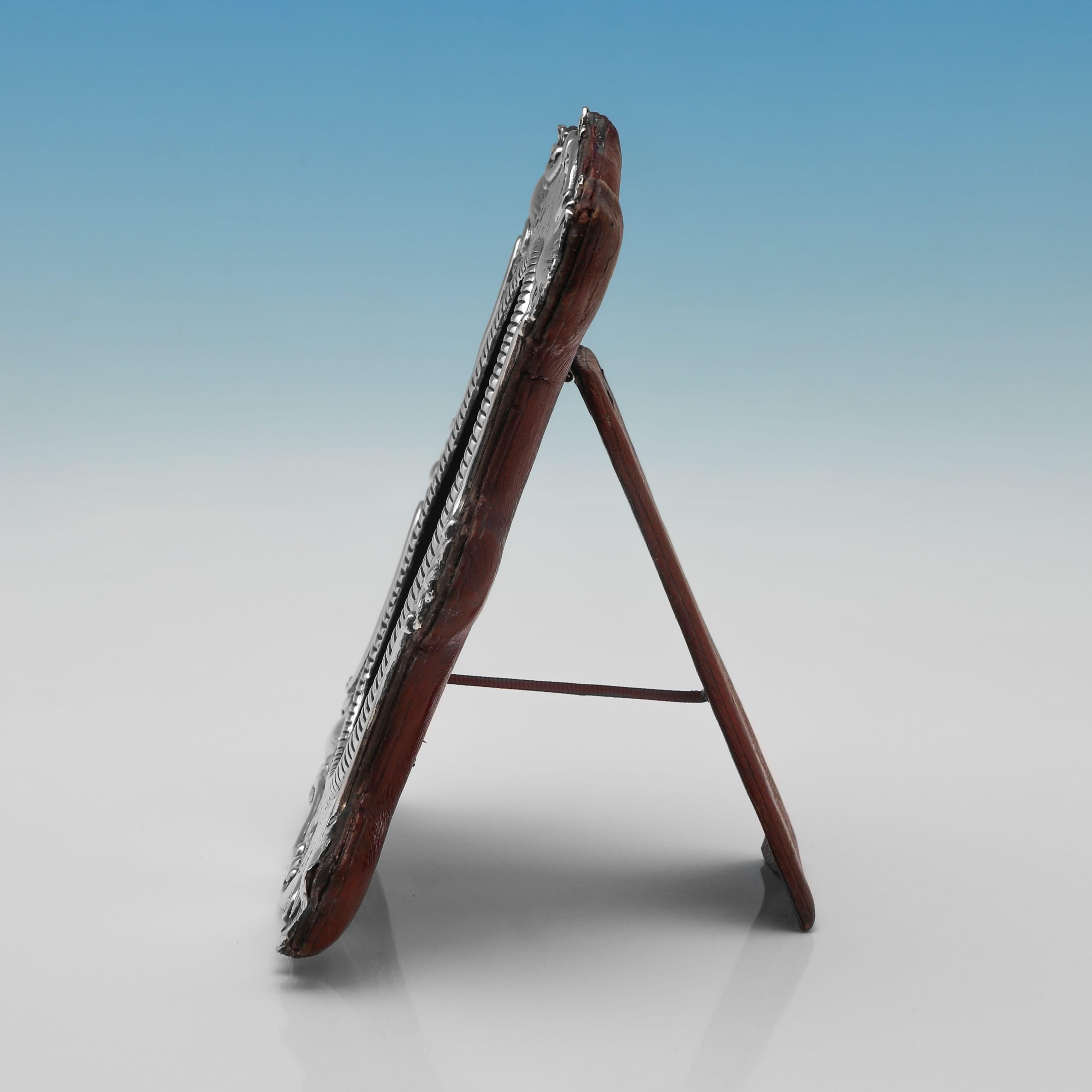 Viktorianischer Sterlingsilber-Fotorahmen, hergestellt in Chester um 1900 (Englisch) im Angebot