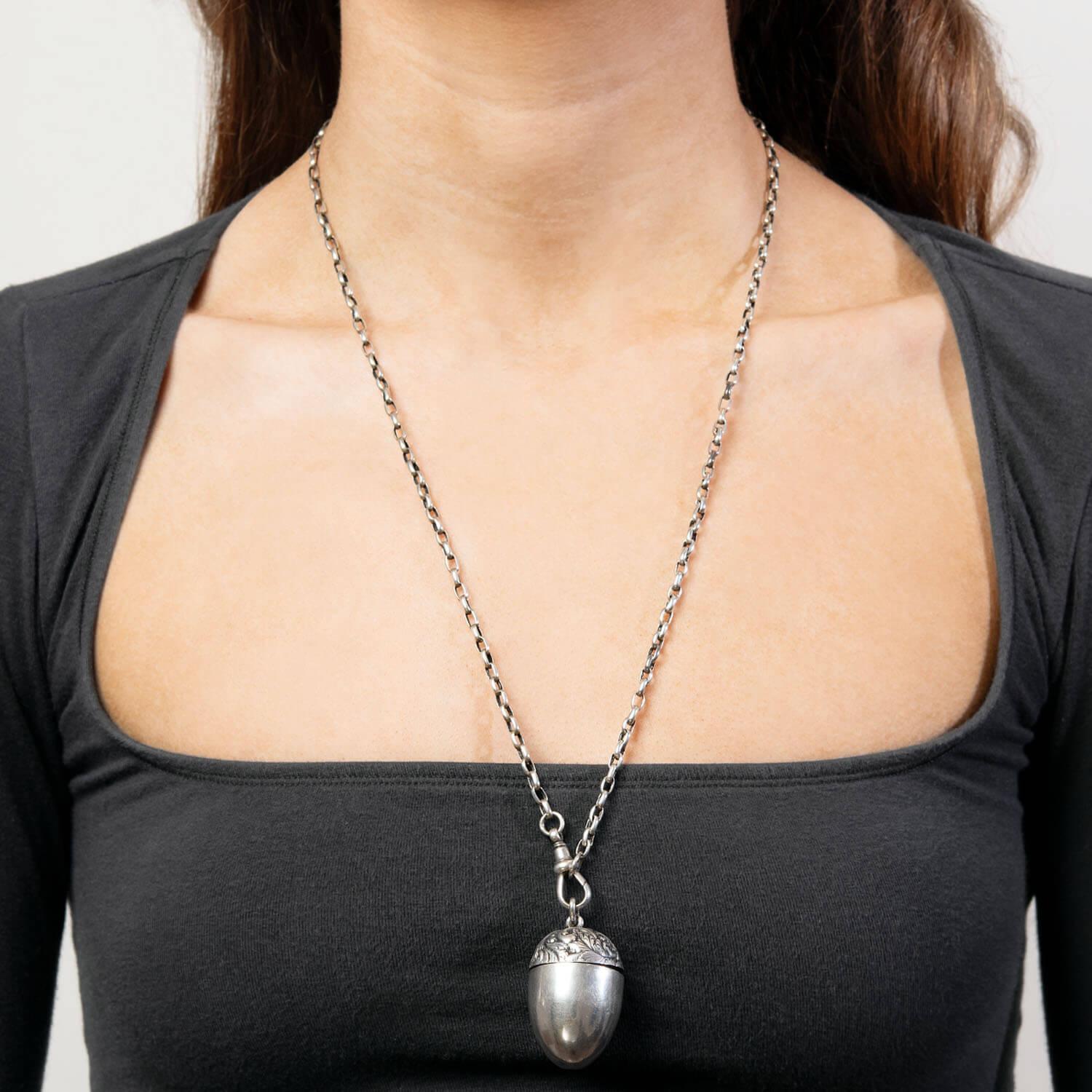 Victorian Sterling Silver Repoussé Acorn Compartment Pendant Necklace For Sale 3