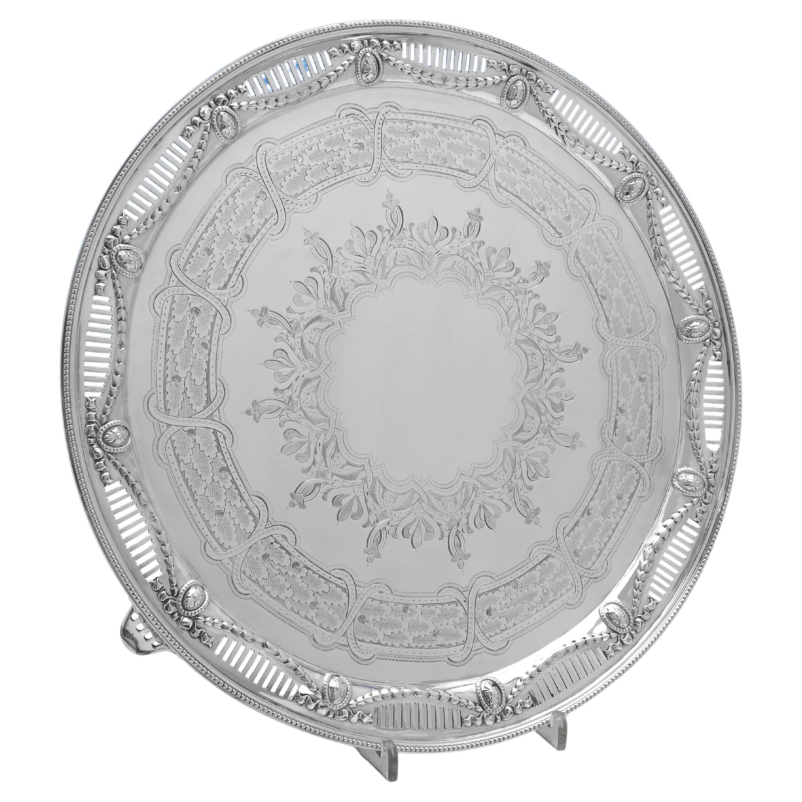 Salvilla victoriana de plata de ley fabricada en Londres en 1868 por Martin & Hall