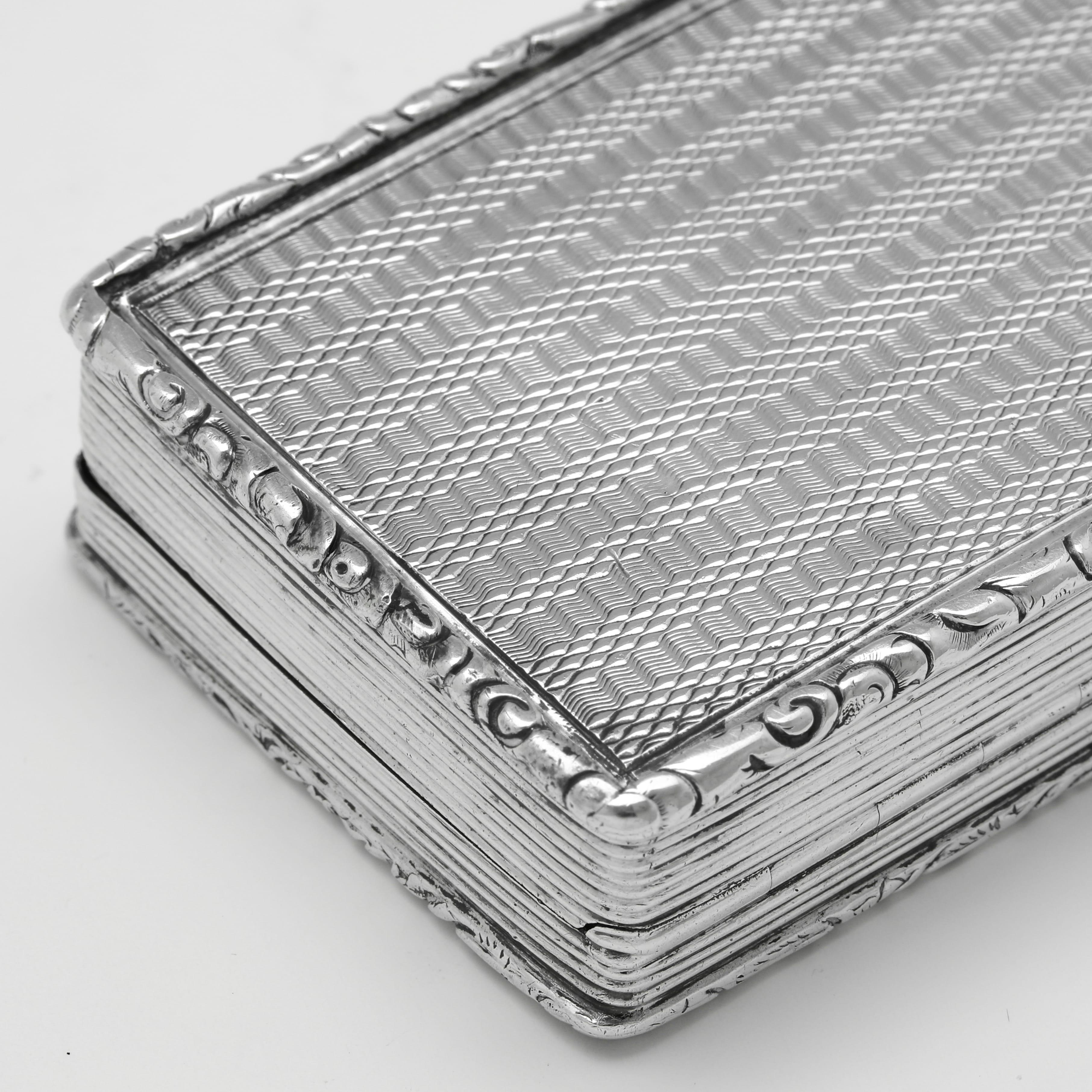 Tabacchiera vittoriana in argento sterling realizzata a Birmingham nel 1843 In condizioni buone in vendita a London, London