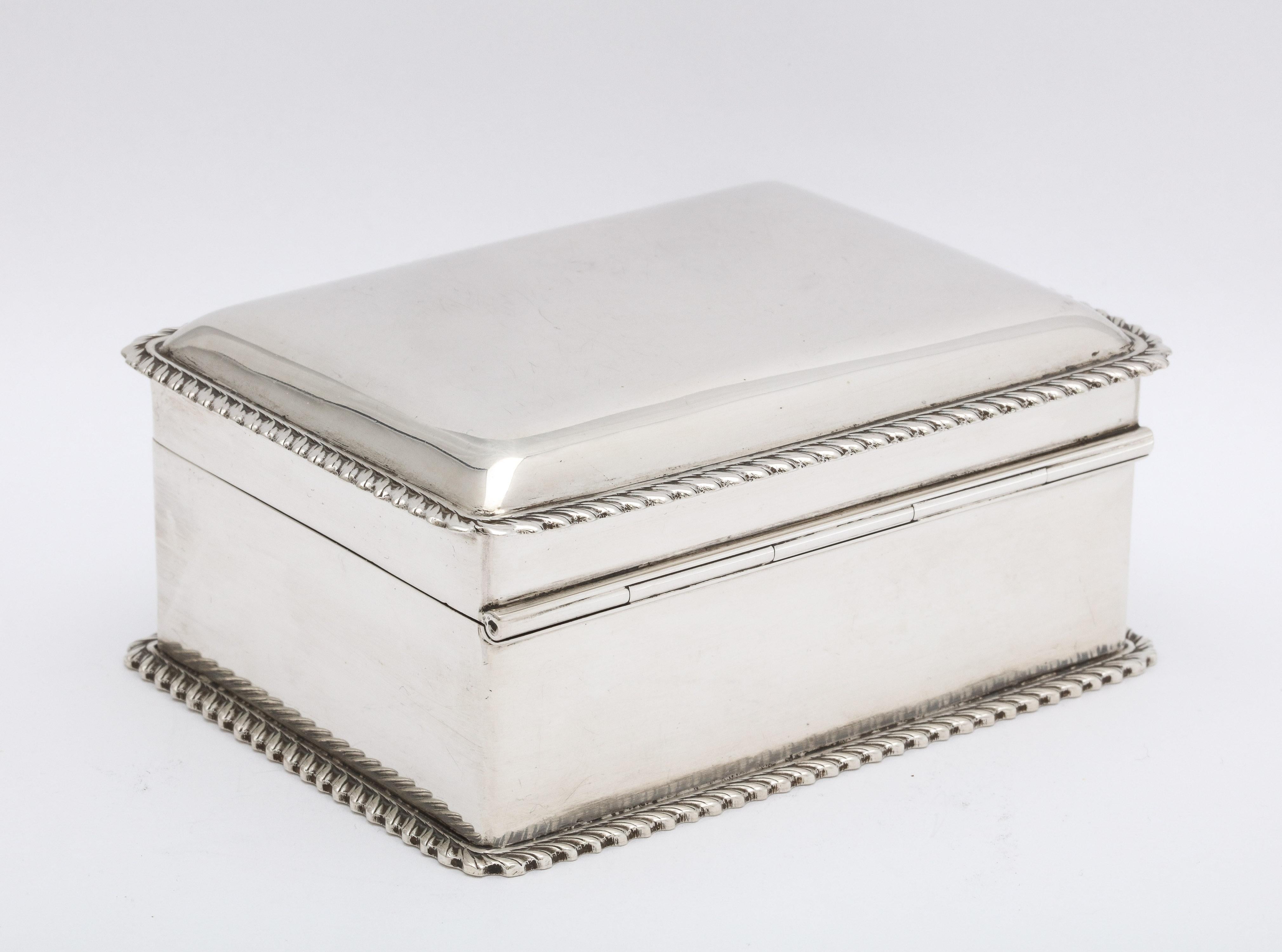 Victorian Sterling Silver Table/Trinkets Box with Hinged-Lid In Good Condition In New York, NY