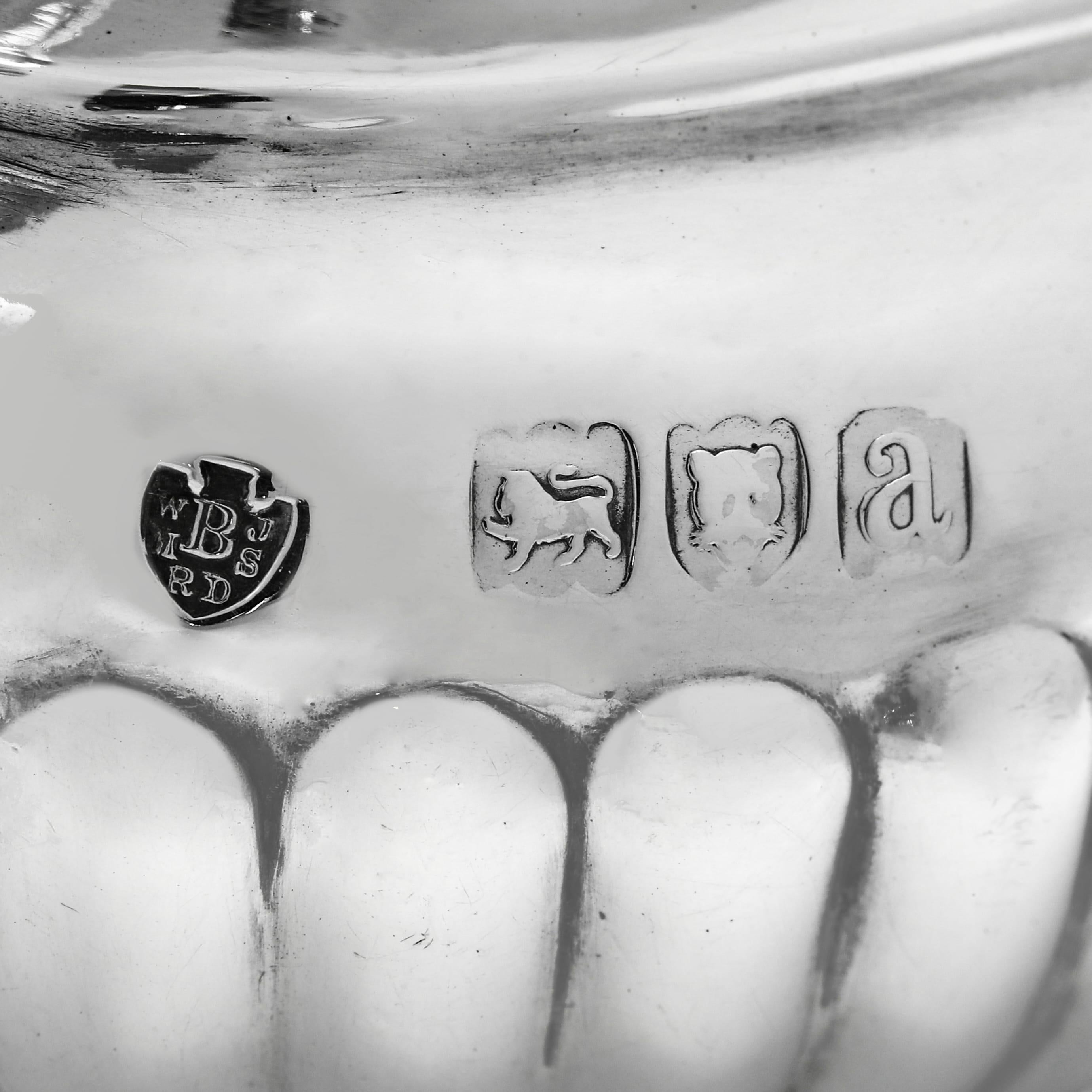Servizio da tè e caffè vittoriano in argento sterling di Barnards realizzato a Londra nel 1896 in vendita 3