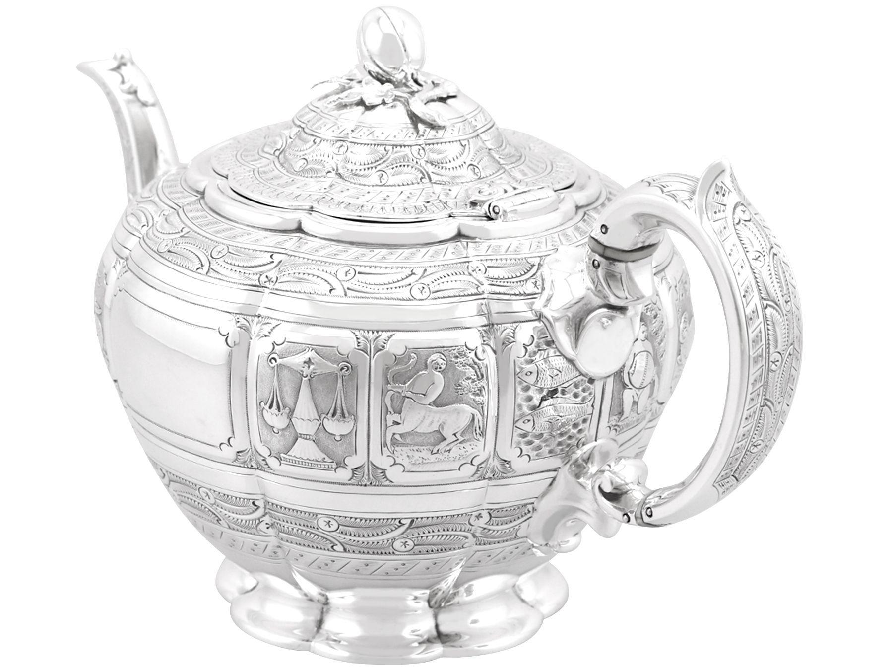 Viktorianisches Sterling Silber Dreiteiliges Teeservice (Spätes 19. Jahrhundert) im Angebot
