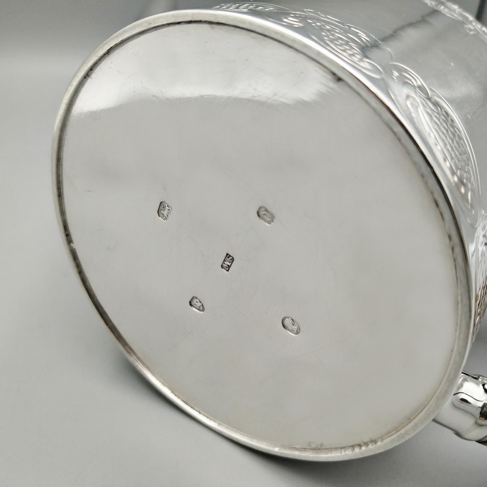 Théière victorienne en argent sterling avec manche en bois en vente 3