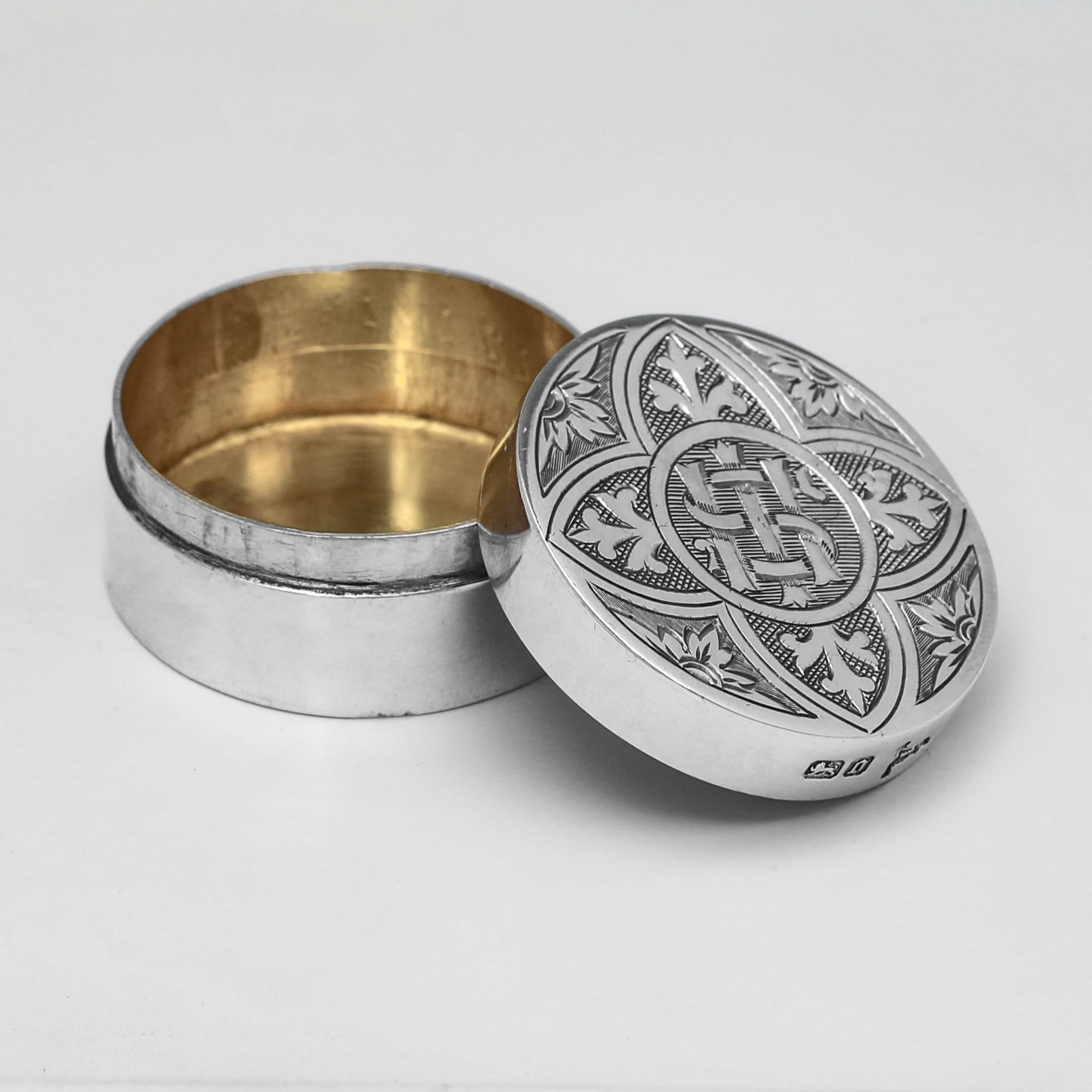 Victorian sterling silver travelling communion set made in 1894 In Good Condition For Sale In London, London