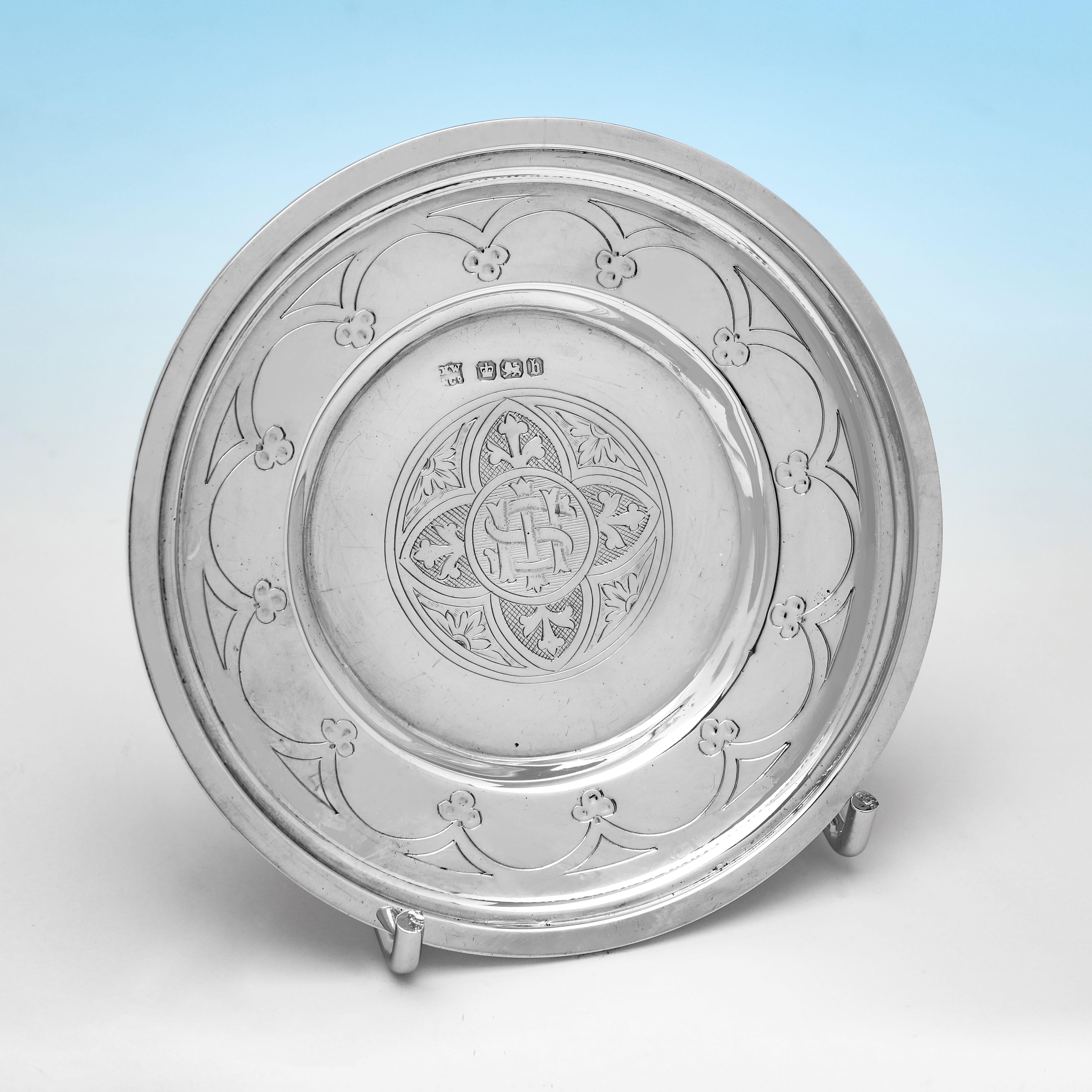 Sterling Silver Victorian sterling silver travelling communion set made in 1894 For Sale