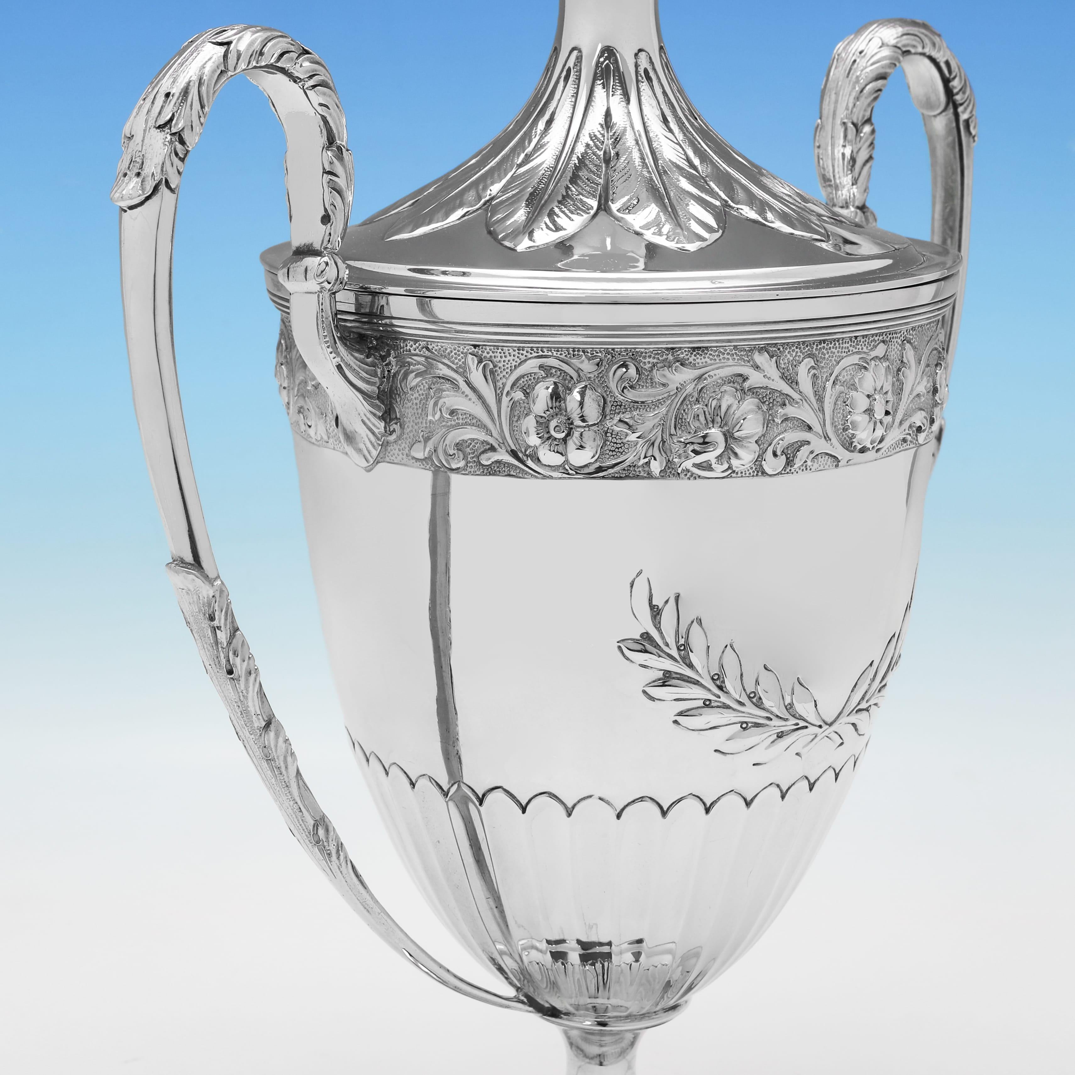 Vittoriano Trofeo vittoriano in argento sterling realizzato a Londra nel 1898 da Charles Stuart Harris in vendita