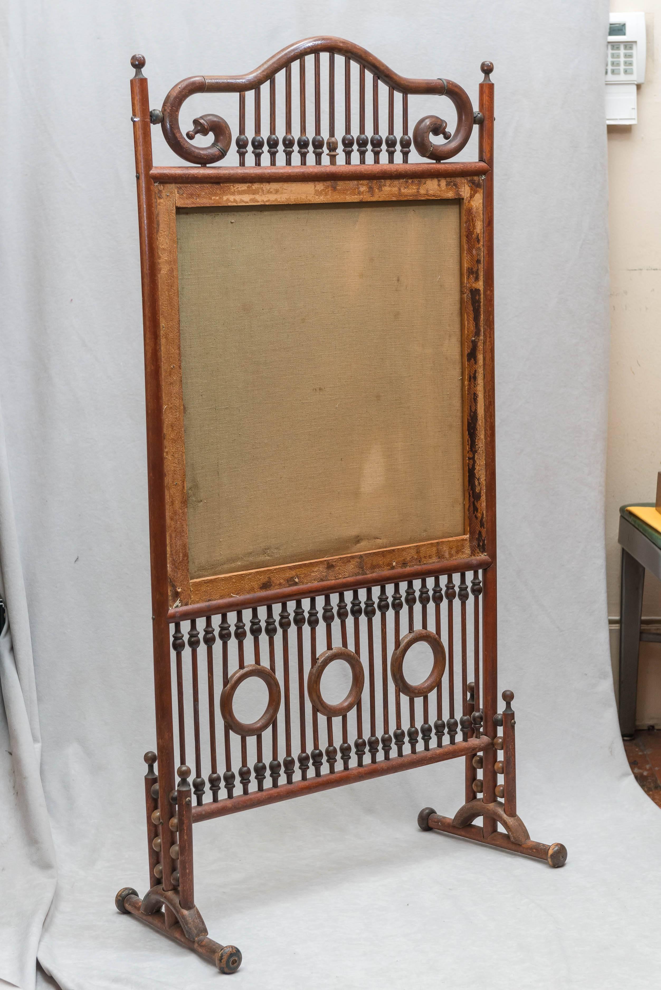 Canvas Victorian Stick and Ball Screen