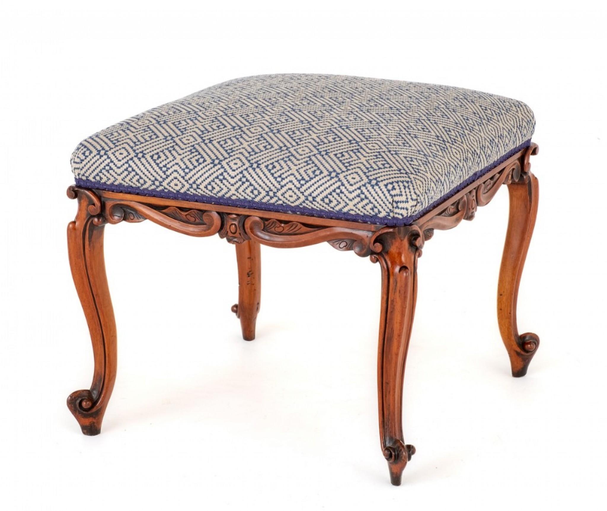 Victorian Mahogany Stool.
Circa 1860
Standing Upon Cabriole Legs with Carved French Style Toes and a Carved Frieze.
The Stool Has recently Been Reupholstered in a Quality fabric.
Presented in good condition.