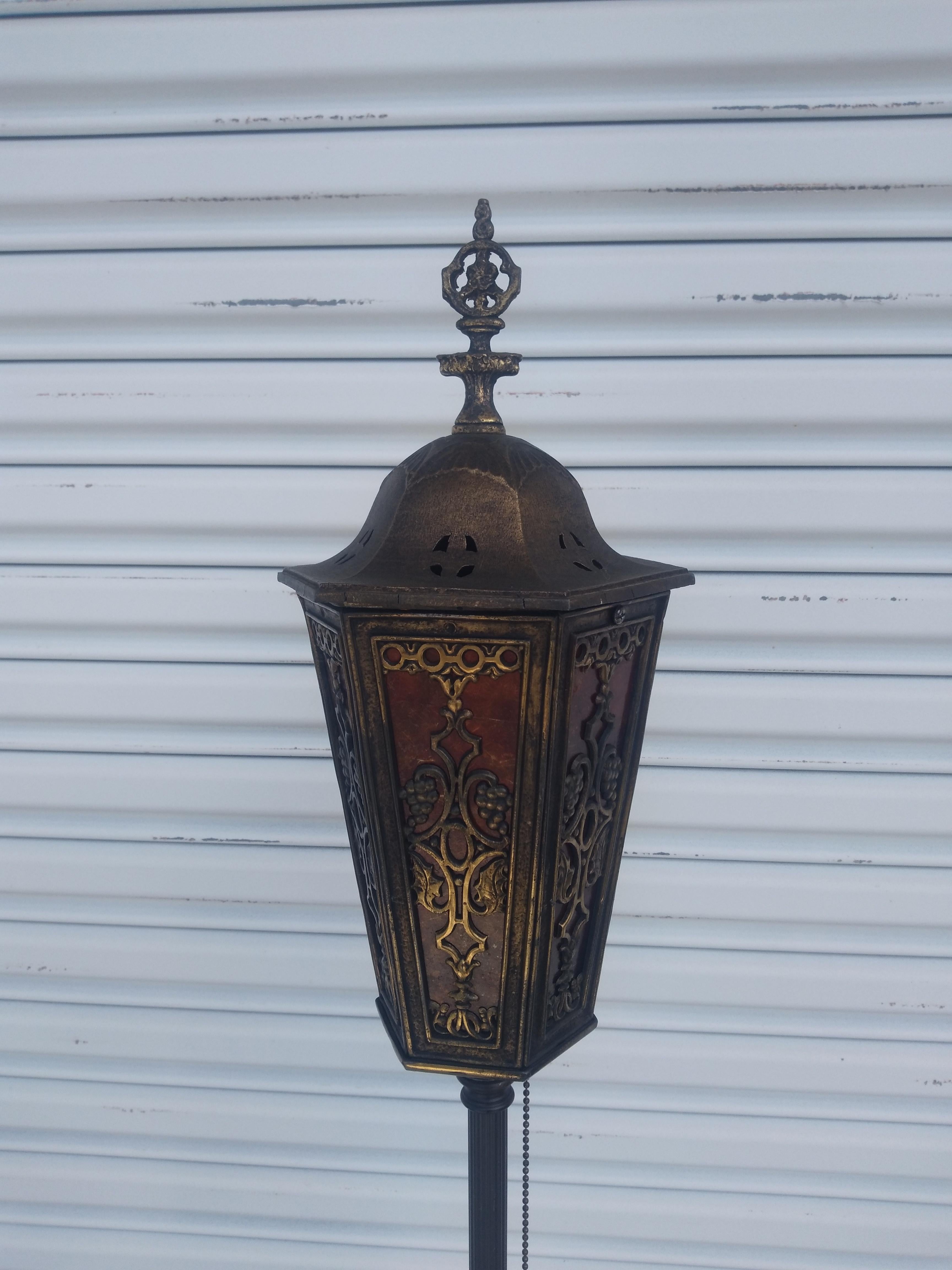 Lampada da terra in stile lampione vittoriano In condizioni buone in vendita a Pasadena, TX