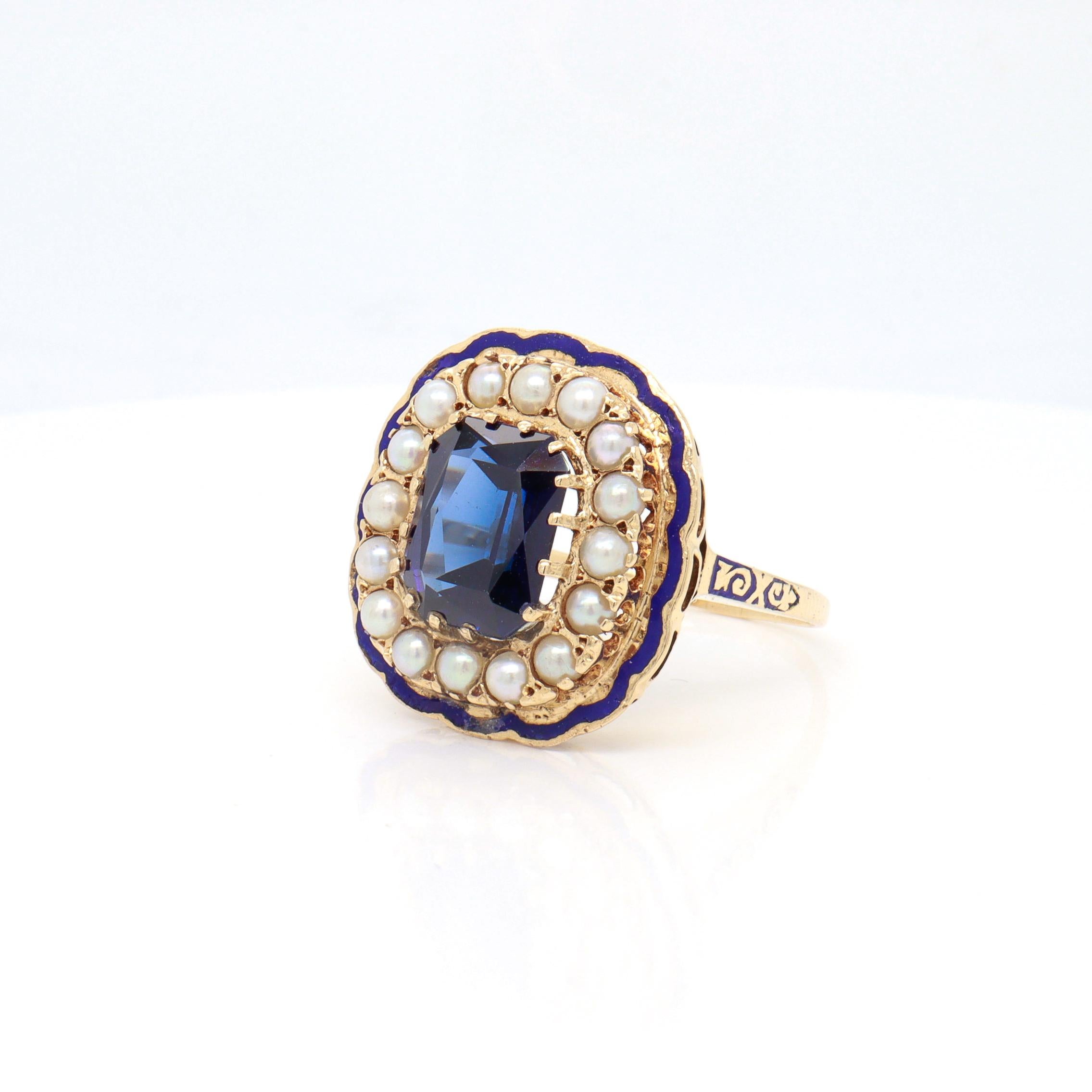Victorian Style 14K Yellow Gold, Enamel, Sapphire, and Pearl Cocktail Ring im Zustand „Relativ gut“ im Angebot in Philadelphia, PA