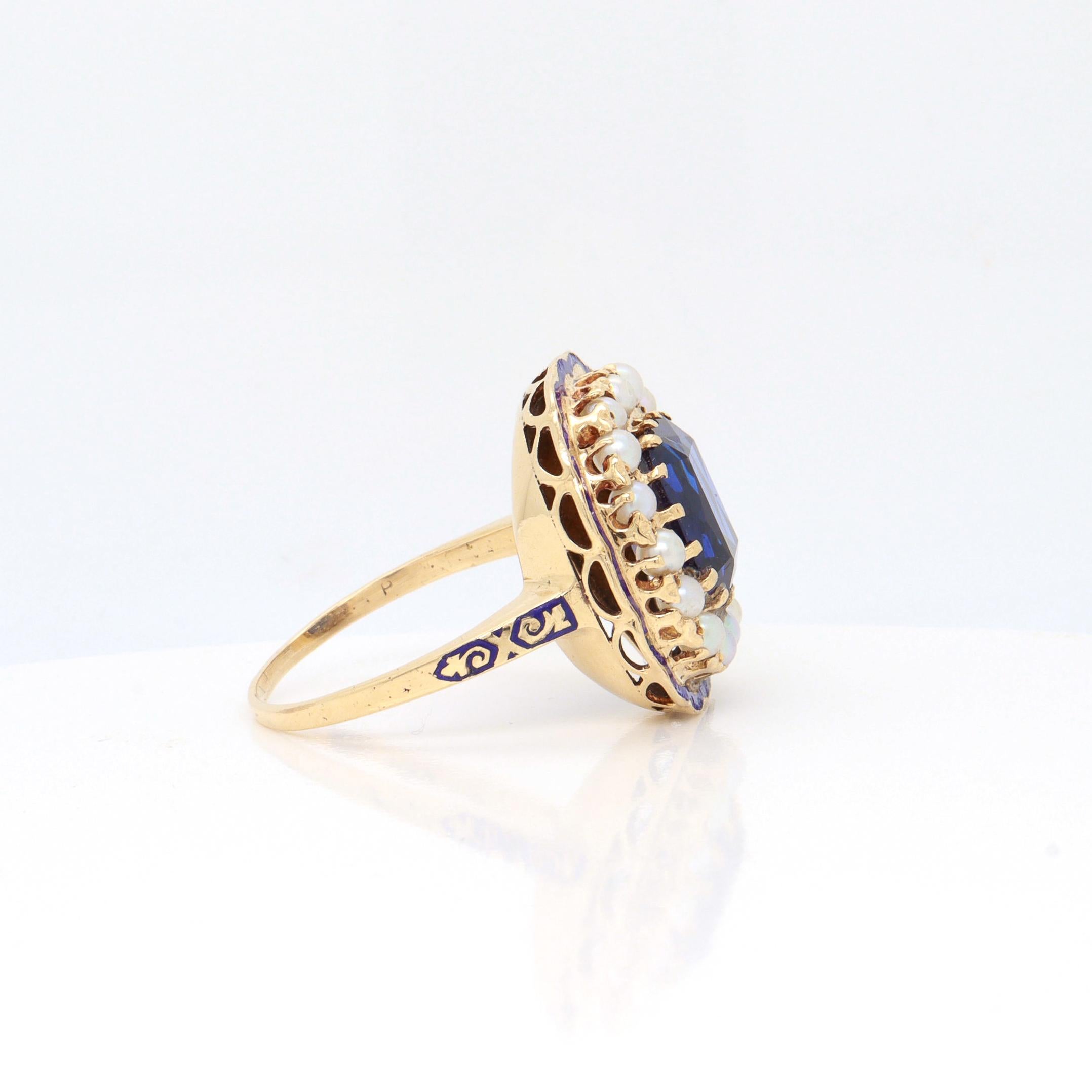 Victorian Style 14K Yellow Gold, Enamel, Sapphire, and Pearl Cocktail Ring im Angebot 3