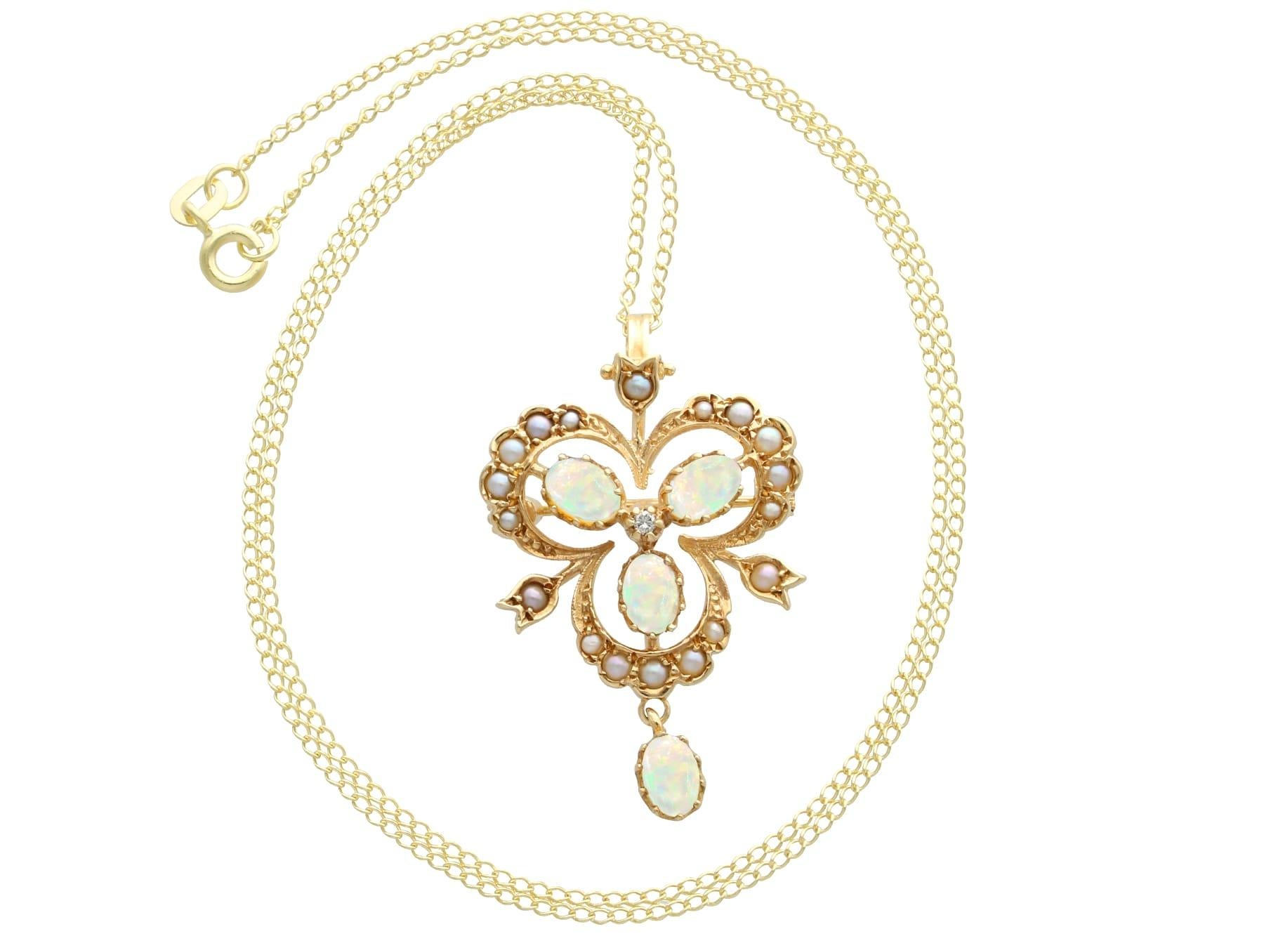 Taille cabochon Pendentif/Broche de style victorien en or jaune 9 carats avec opale, perle et diamants de 1,60 carat en vente
