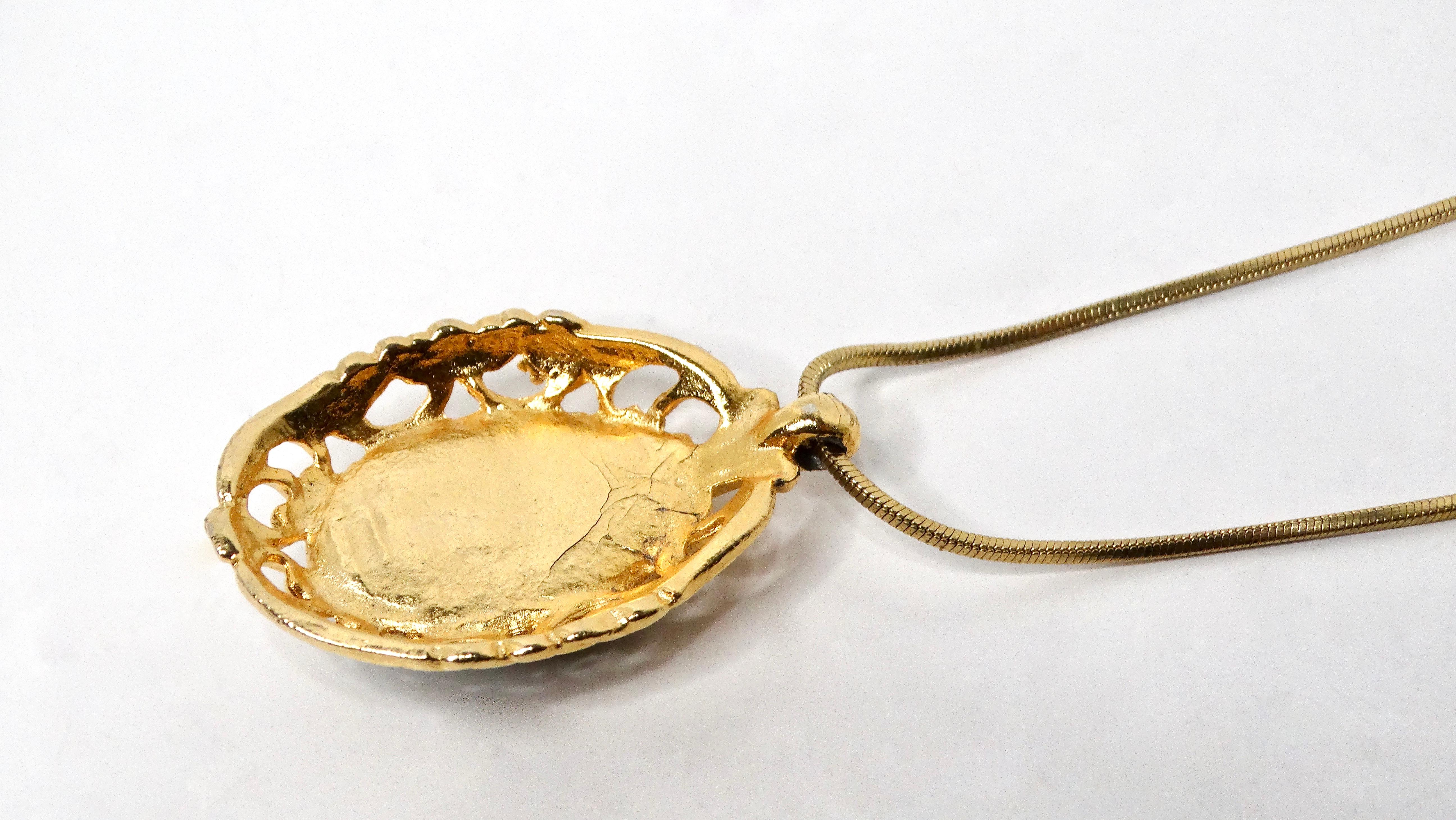 Donna Collana con ciondolo in corda in stile vittoriano placcata in oro 18k con pietra verde scuro in vendita