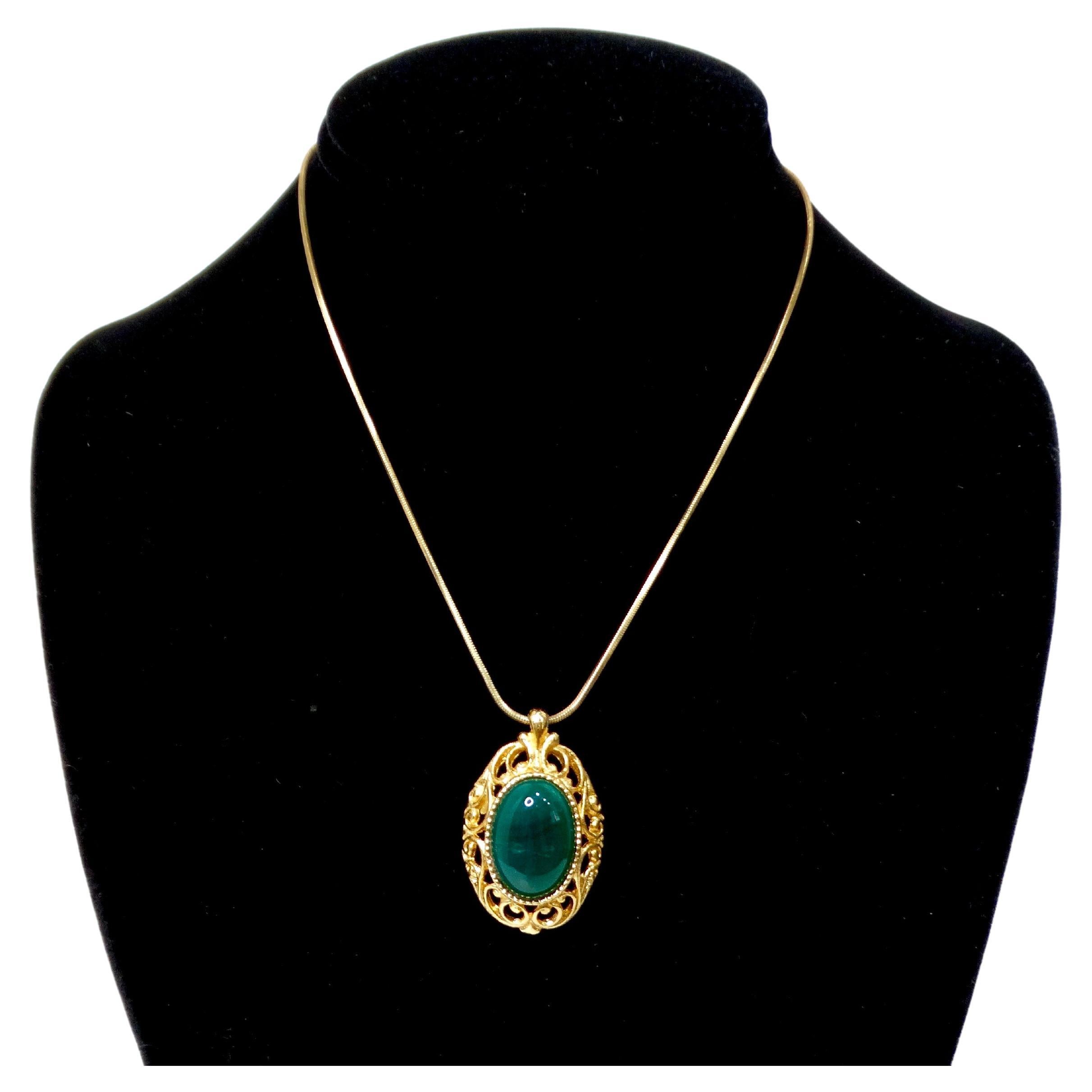 Collana con ciondolo in corda in stile vittoriano placcata in oro 18k con pietra verde scuro in vendita