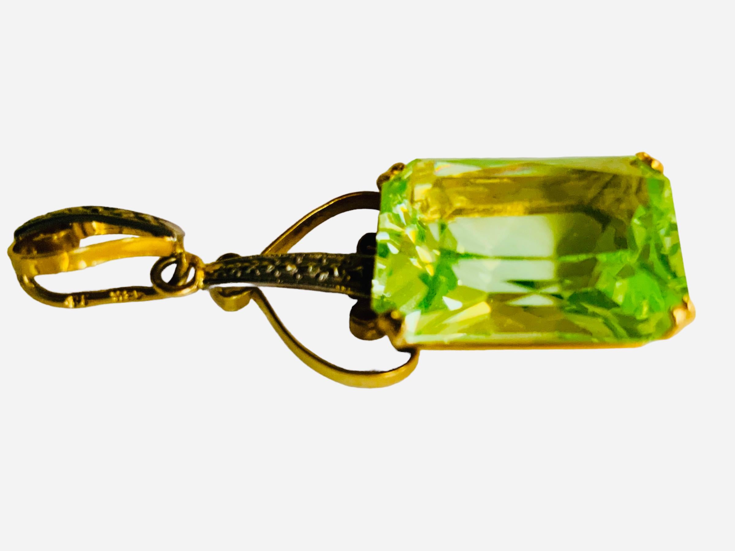 Victorian Style 18K Yellow Gold Green Topaz Pendant For Sale 1