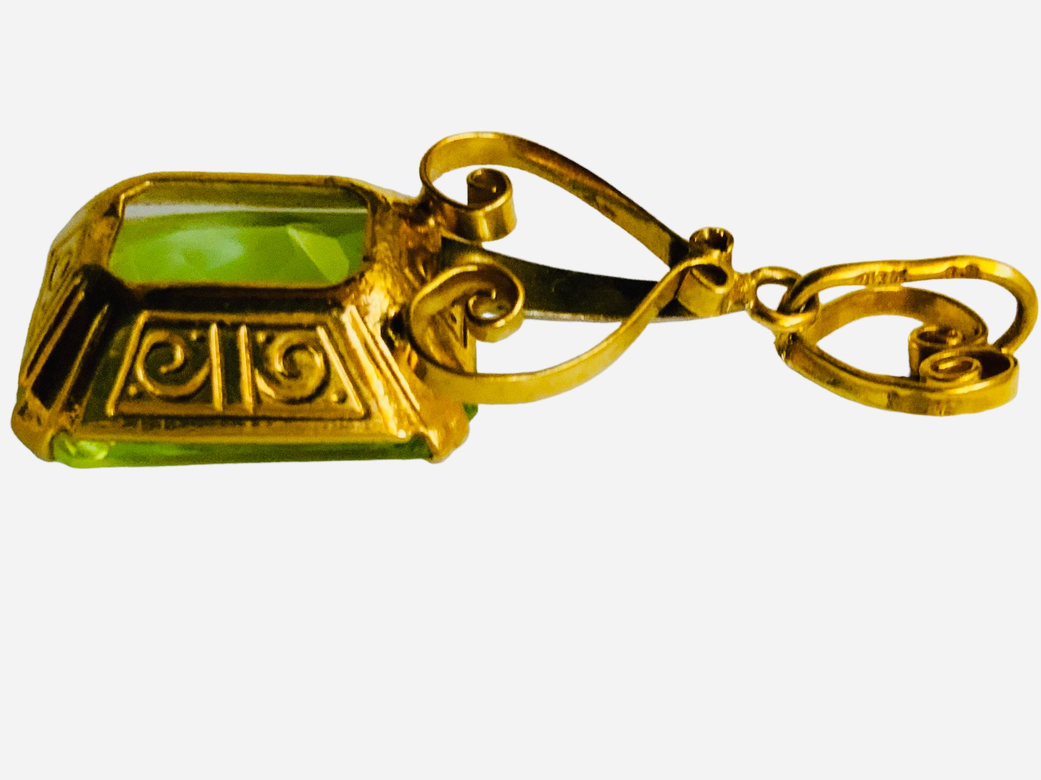 Victorian Style 18K Yellow Gold Green Topaz Pendant For Sale 2