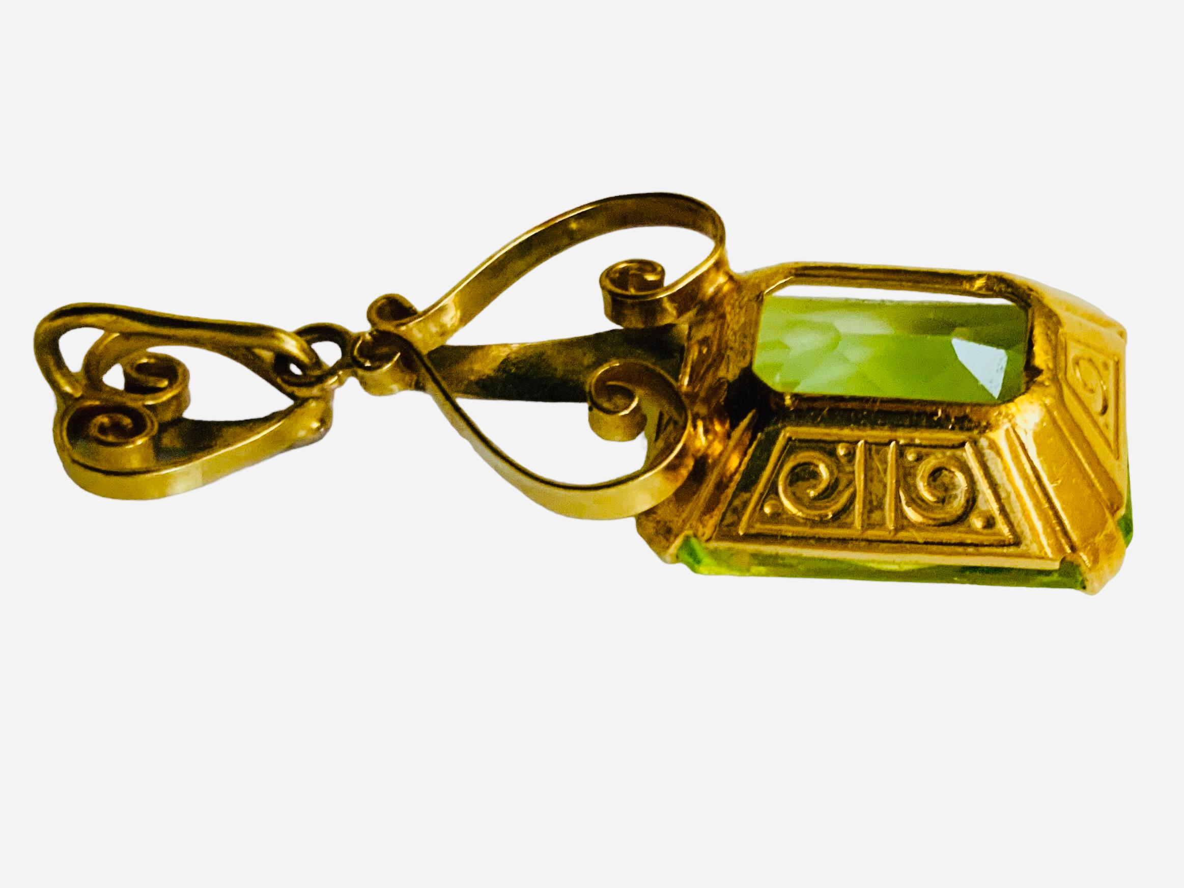 Victorian Style 18K Yellow Gold Green Topaz Pendant For Sale 3
