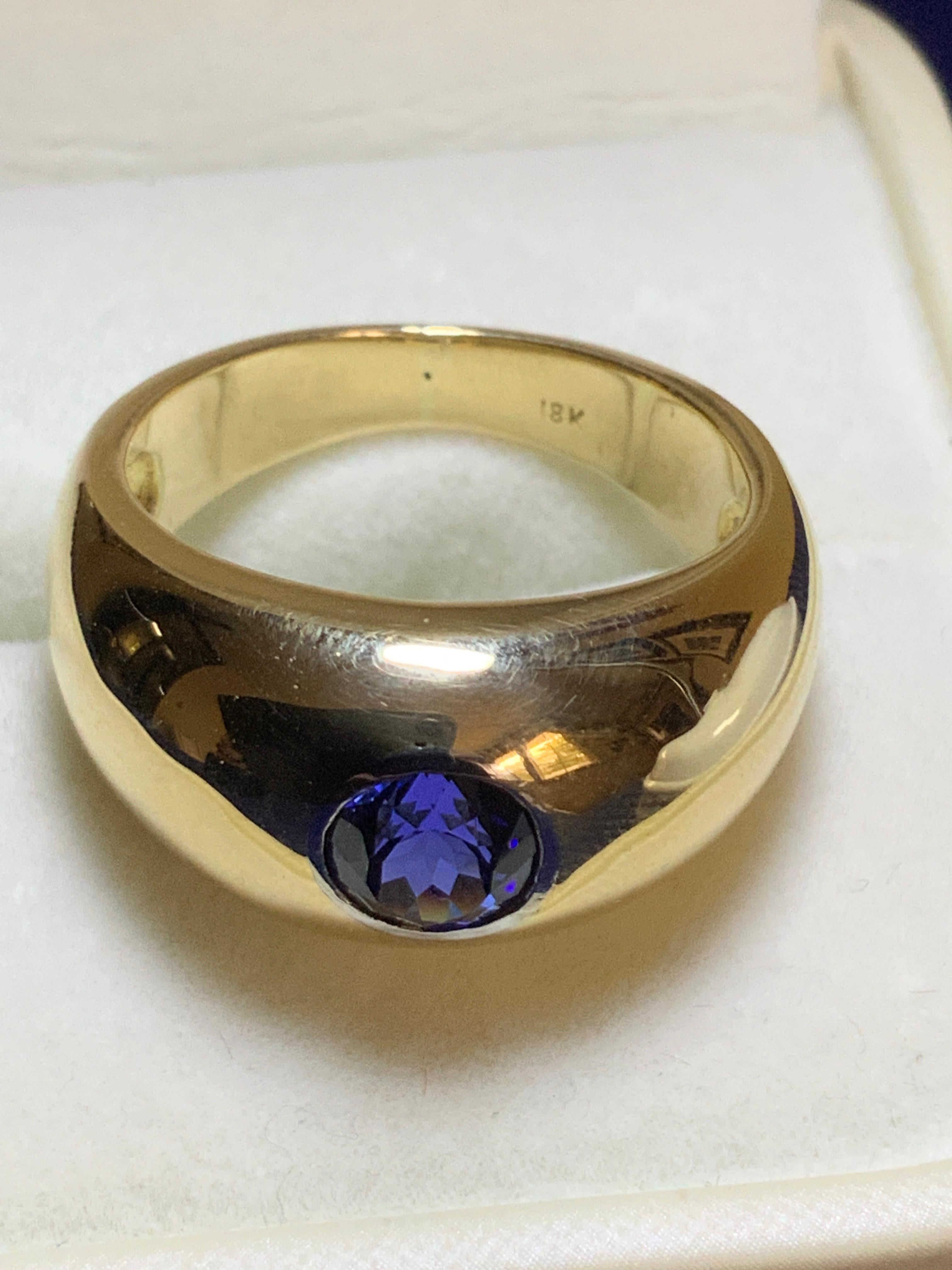 Victorian Style 18K Yellow  Gold Sapphire Gypsy Ring In Good Condition For Sale In Guaynabo, PR