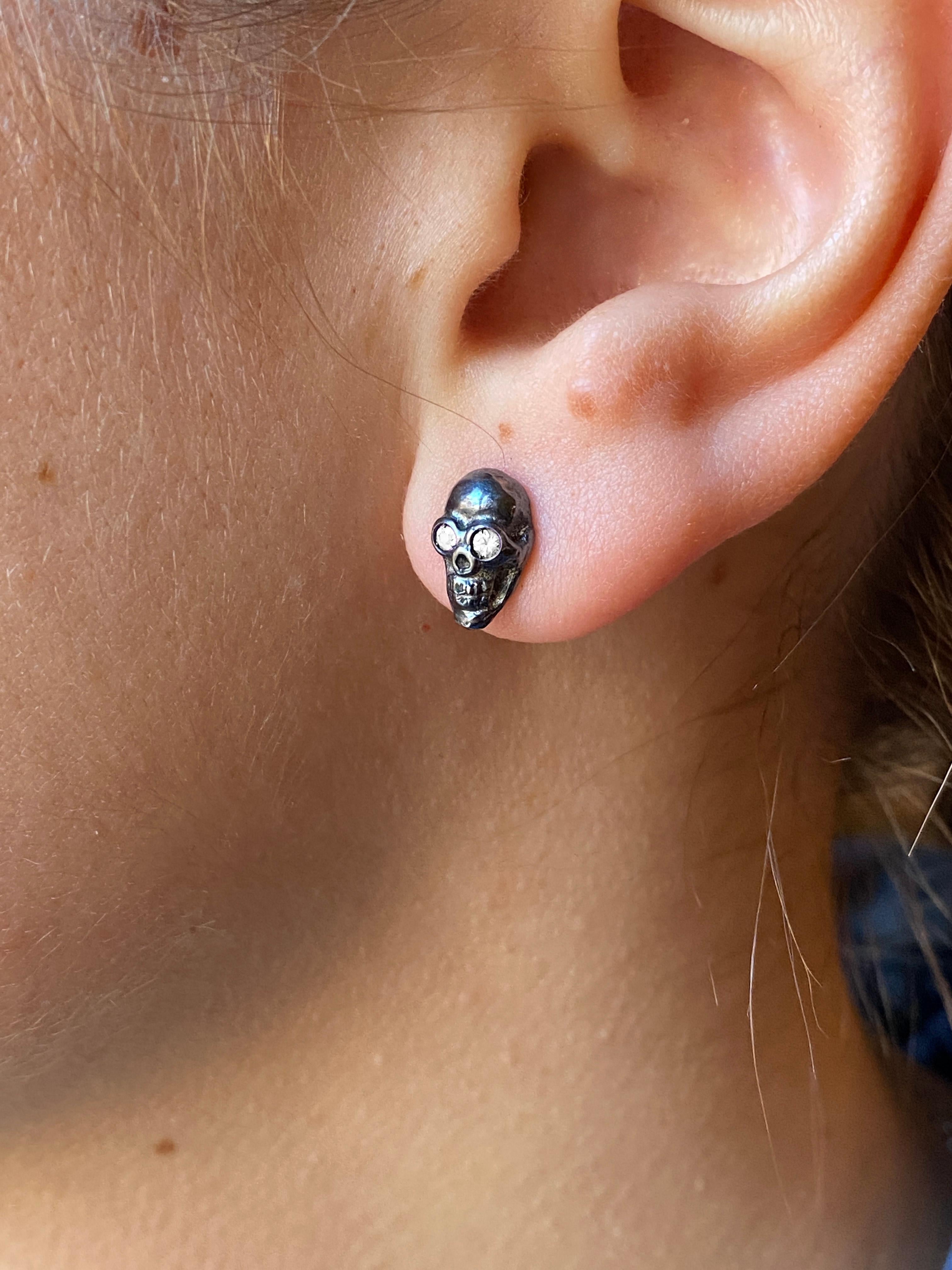 Brilliant Cut Victorian Style 18kt Gold Black Rhodium Pink Sapphire Eyes Skull Stud Earrings For Sale