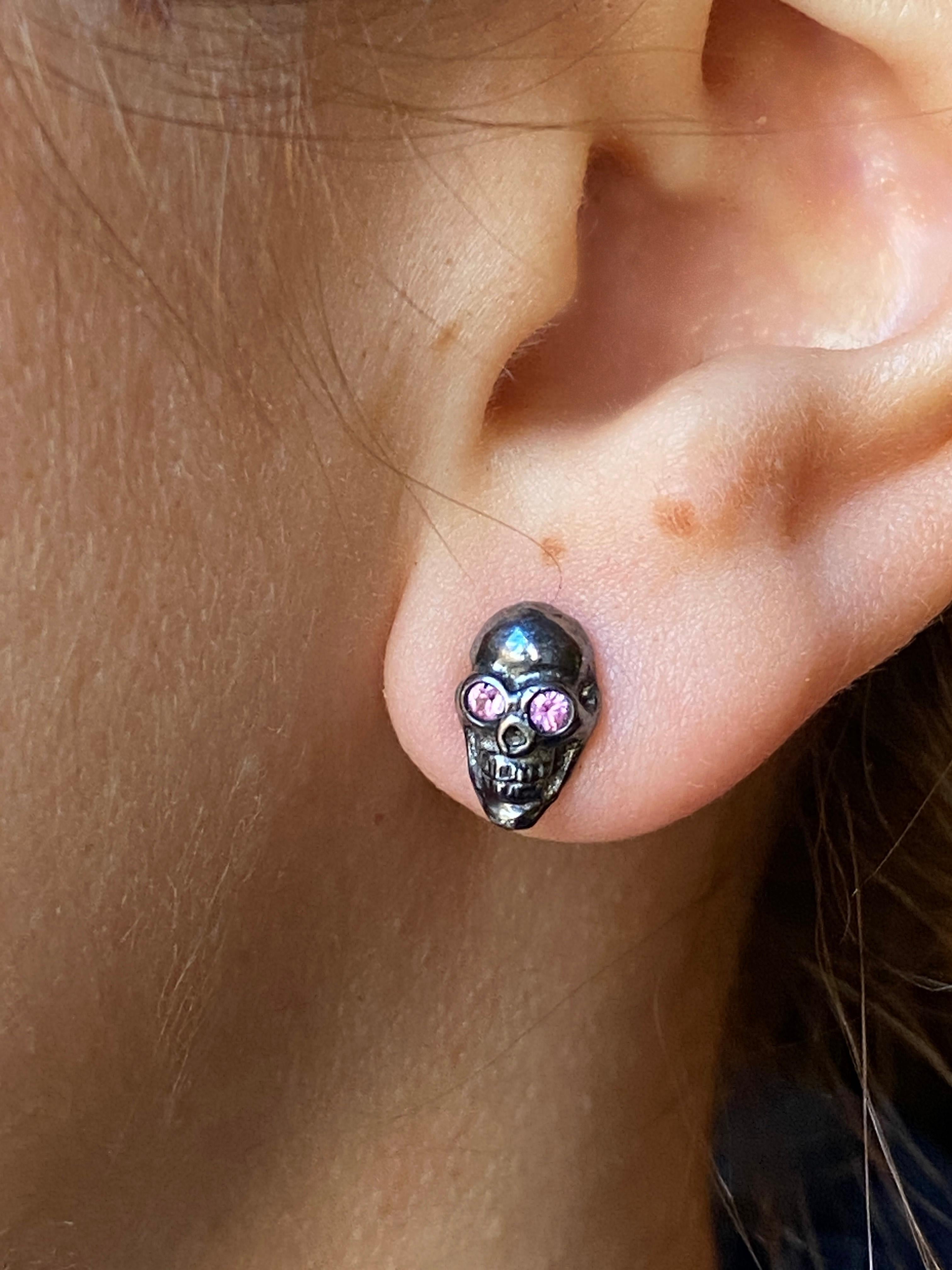 Victorian Style 18kt Gold Black Rhodium Pink Sapphire Eyes Skull Stud Earrings For Sale 3