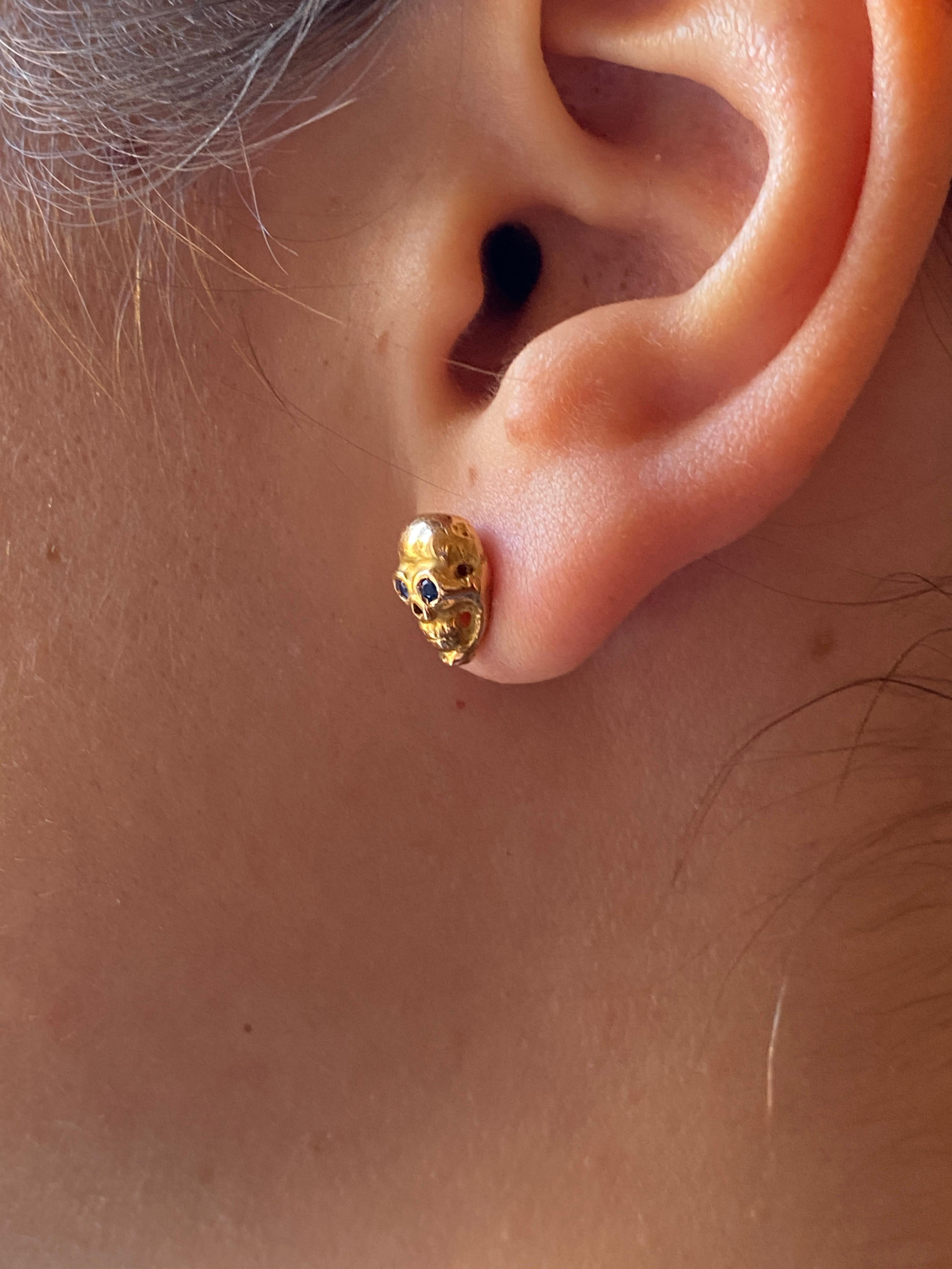 Victorian Style 18kt Gold Black Rhodium Pink Sapphire Eyes Skull Stud Earrings For Sale 4