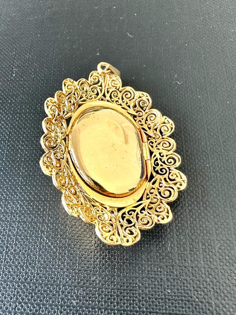 Women's Victorian Style 18 Karat Yellow Gold Hand-Chiselled French Pendant with Diamonds For Sale