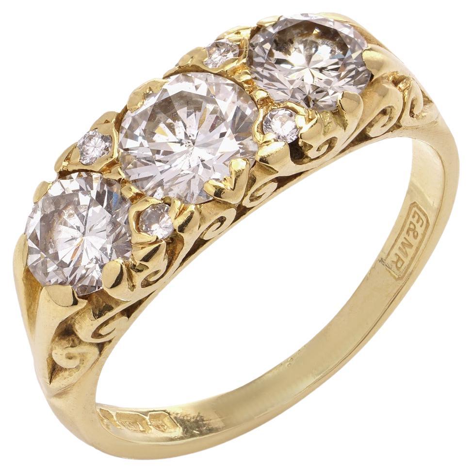 Victorian style 18kt yellow gold three - stone diamond ring For Sale