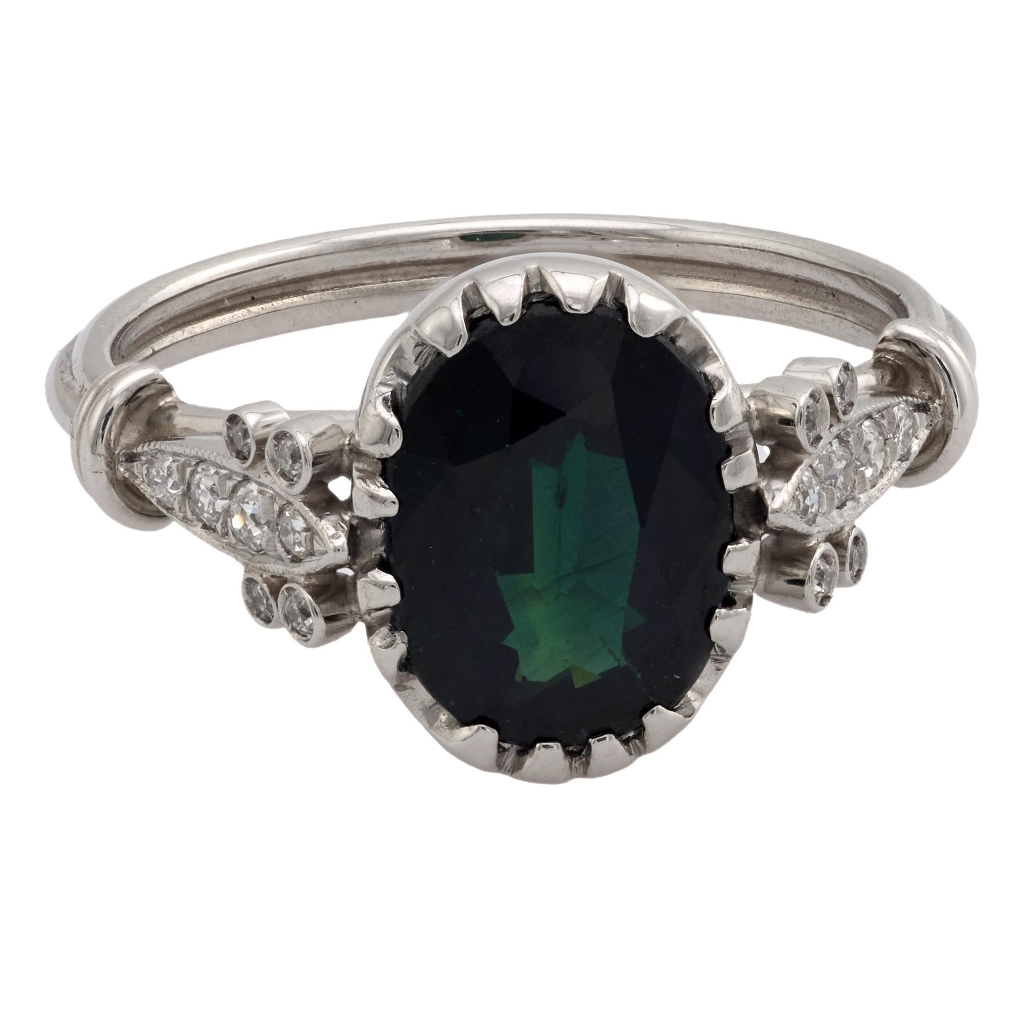 Verlobungsring im viktorianischen Stil mit 1,90 Karat grünem Saphir und Diamant aus Platin (Moderne) im Angebot