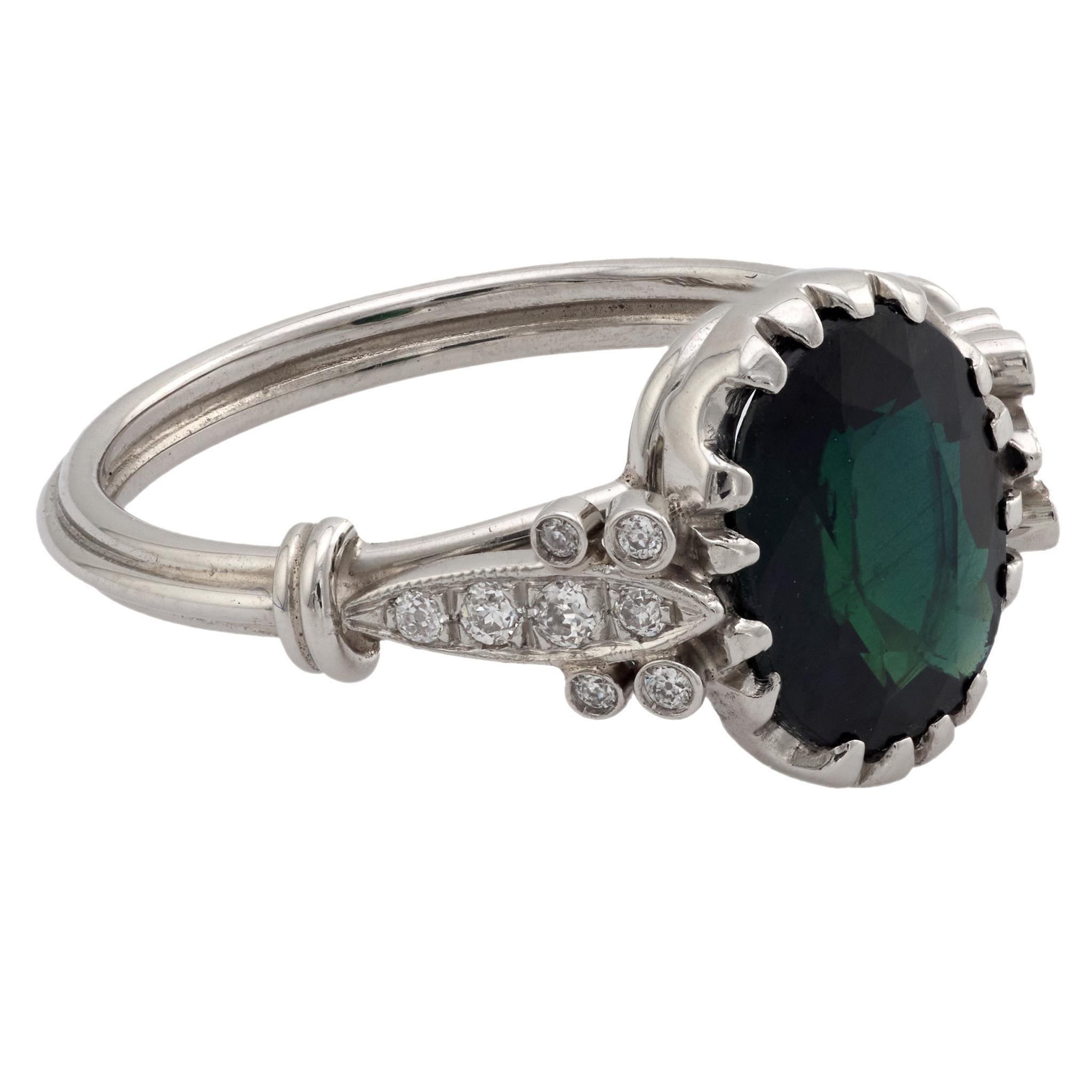 Verlobungsring im viktorianischen Stil mit 1,90 Karat grünem Saphir und Diamant aus Platin (Ovalschliff) im Angebot