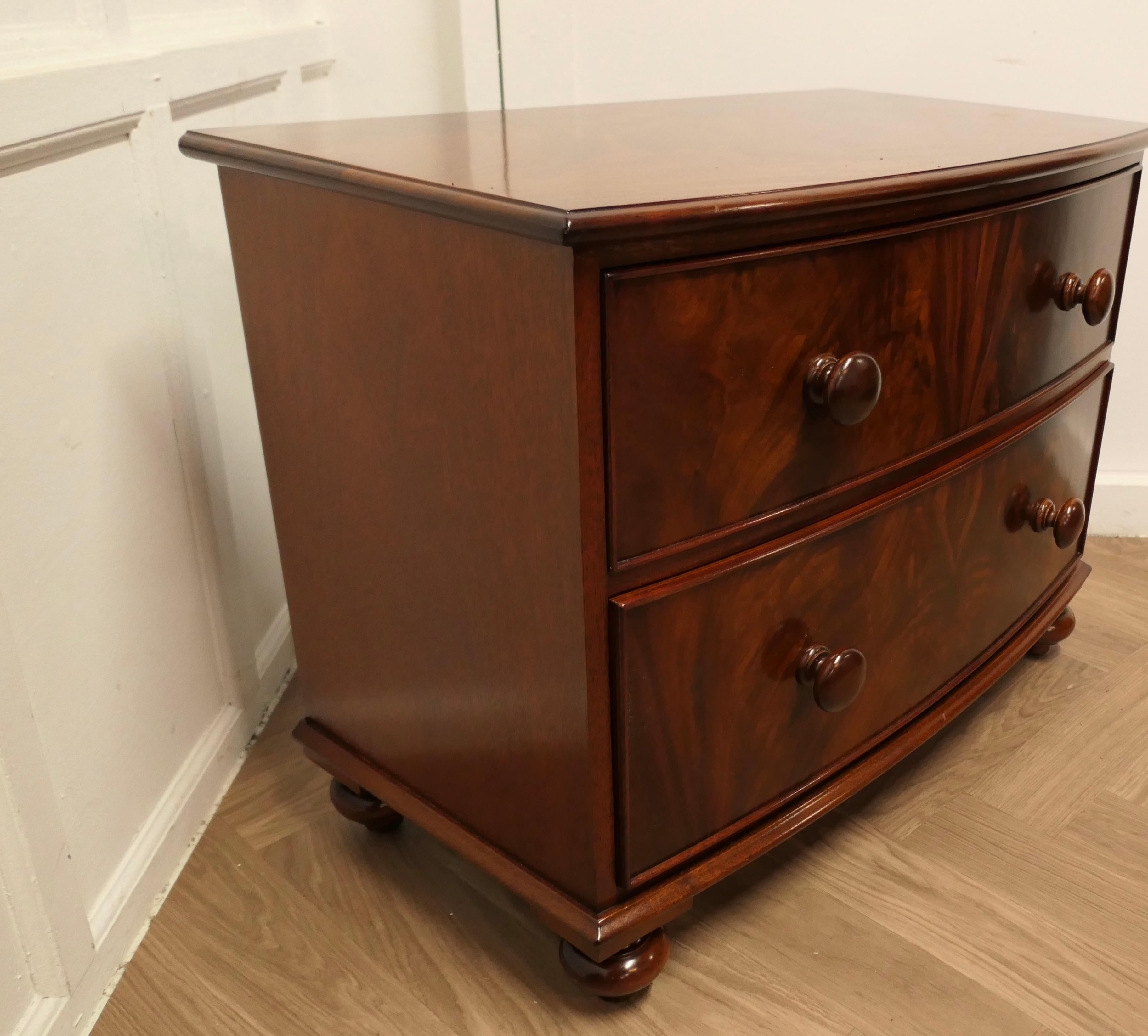 Late 20th Century Victorian Style 2 Drawer Chest of Drawers For Sale