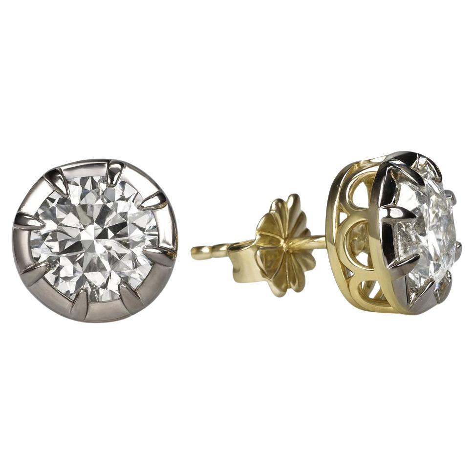 Questi orecchini con diamanti in stile vittoriano sono un'espressione di eleganza senza tempo. La coppia, incastonata in oro giallo 14k, presenta un totale di 2,01 carati di diamanti rotondi naturali, di colore H-I e di purezza SI3-I1. I diamanti