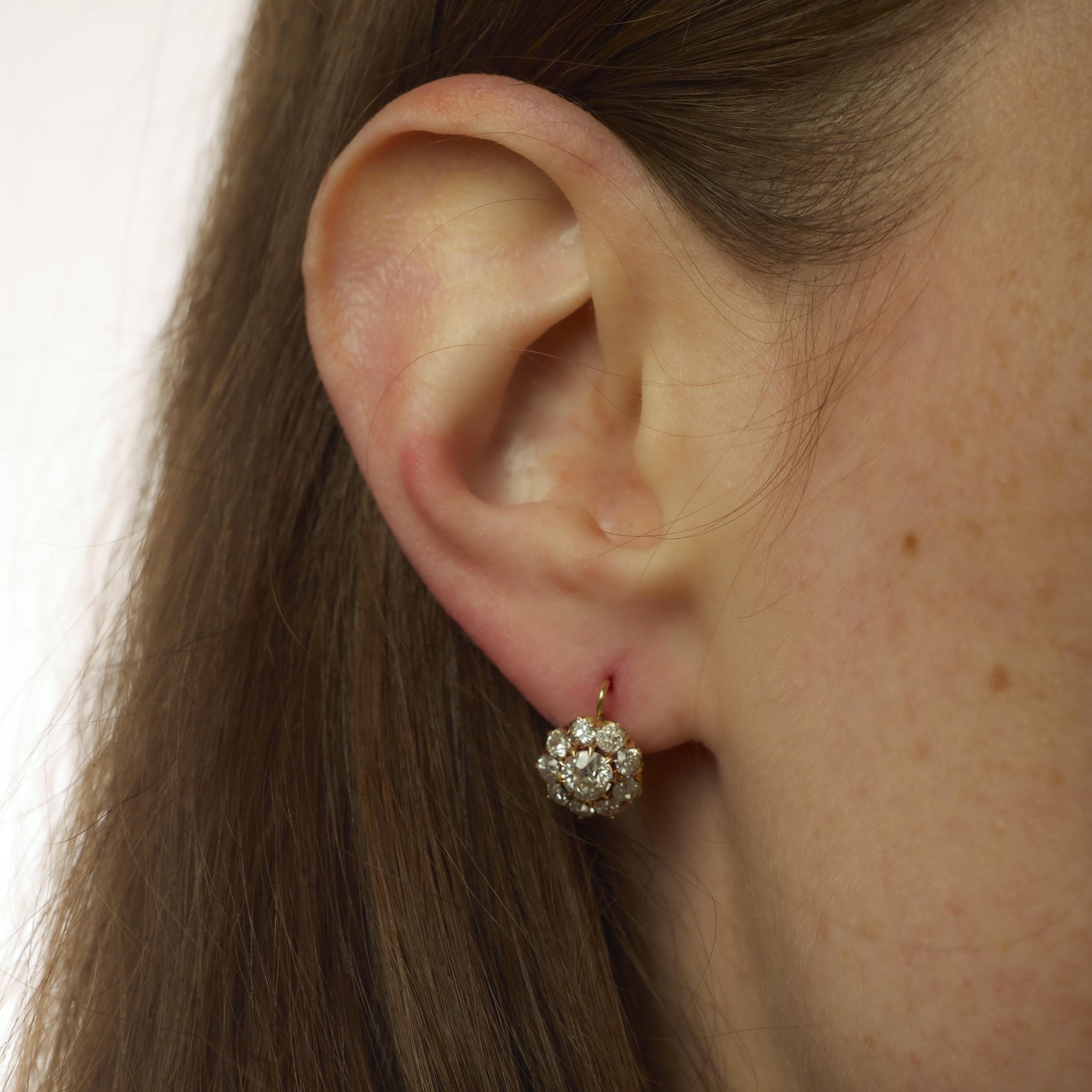 Taille vieille mine Boucles d'oreilles de style victorien en or jaune 18 carats et diamants de 2,61 carats en vente