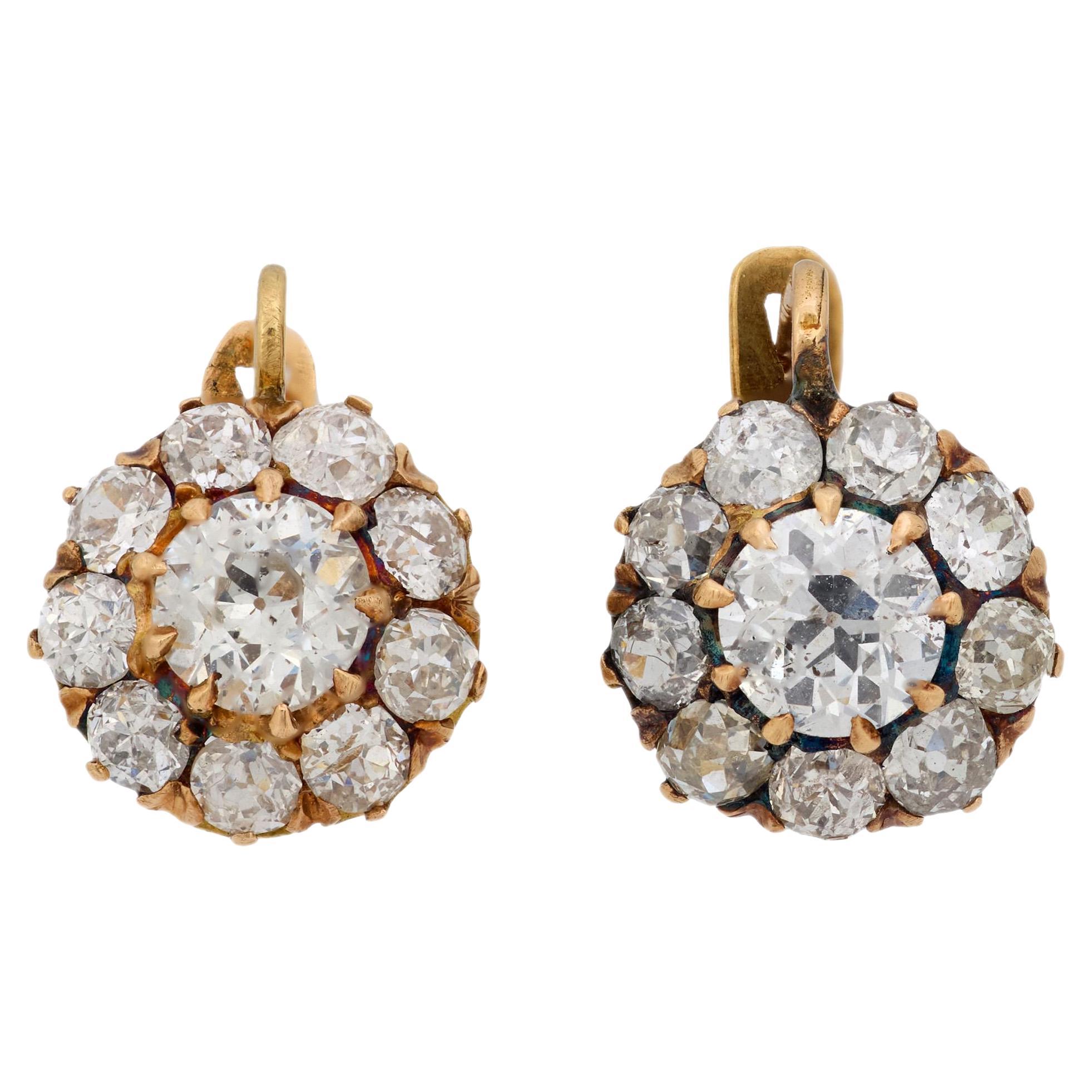 Boucles d'oreilles de style victorien en or jaune 18 carats et diamants de 2,61 carats en vente
