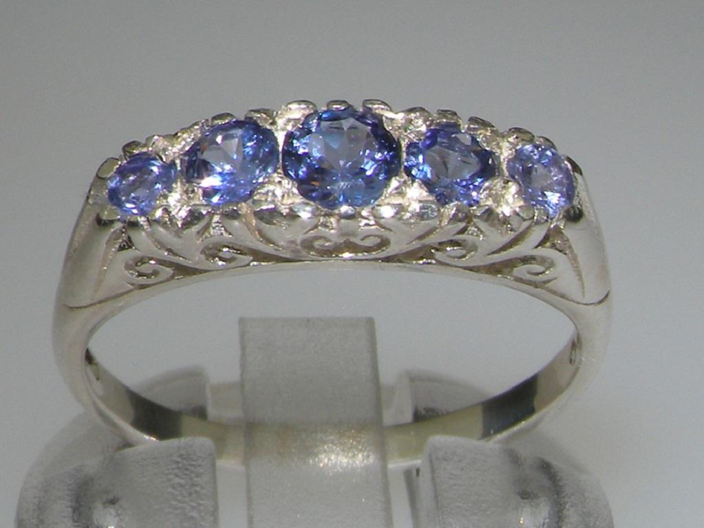 En vente :  Bague jonc pour femme de style victorien en or blanc 9 carats avec tanzanite naturelle, personnalisable 2