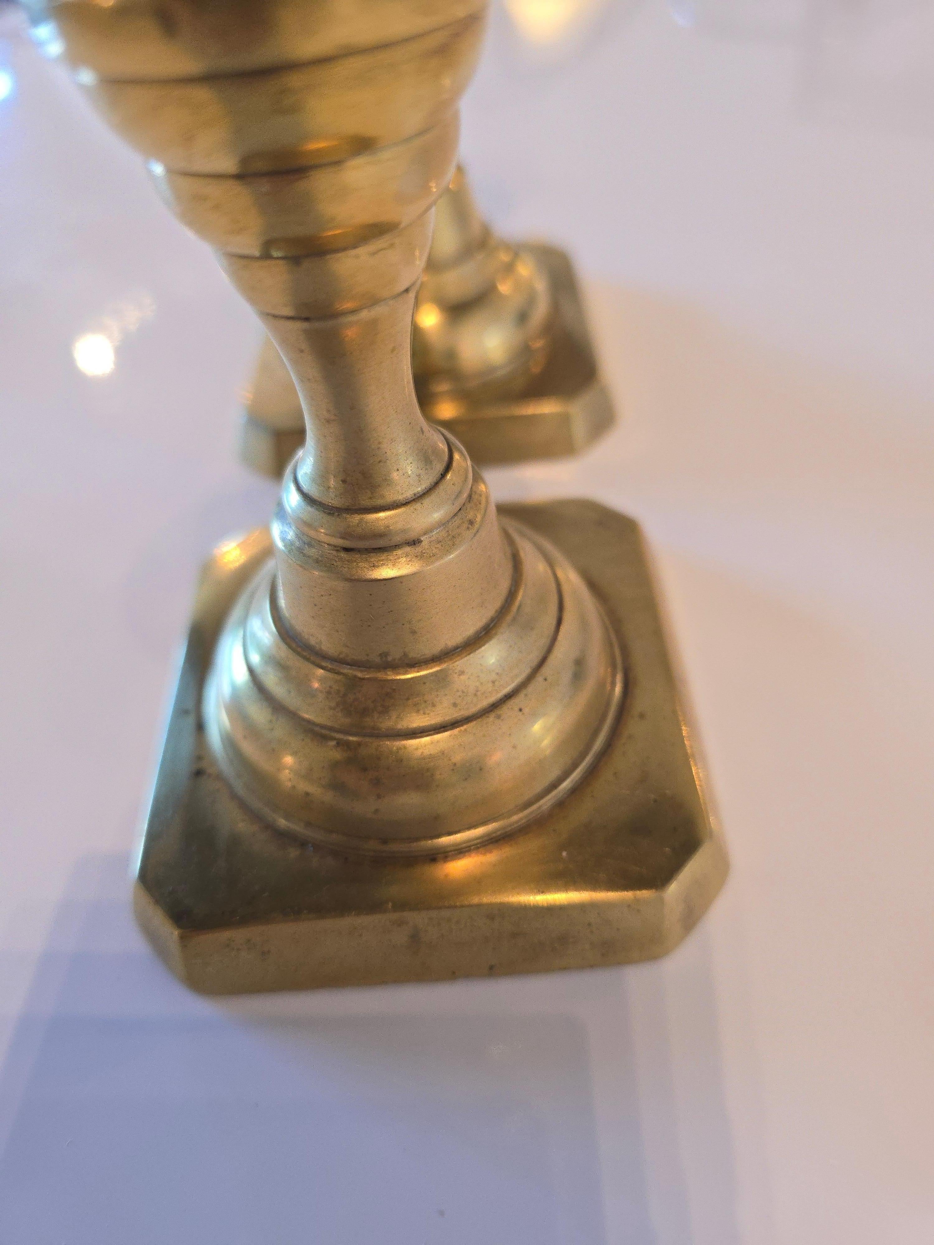 Coppia di portacandele in ottone dal design antico ad alveare in stile vittoriano in vendita 2