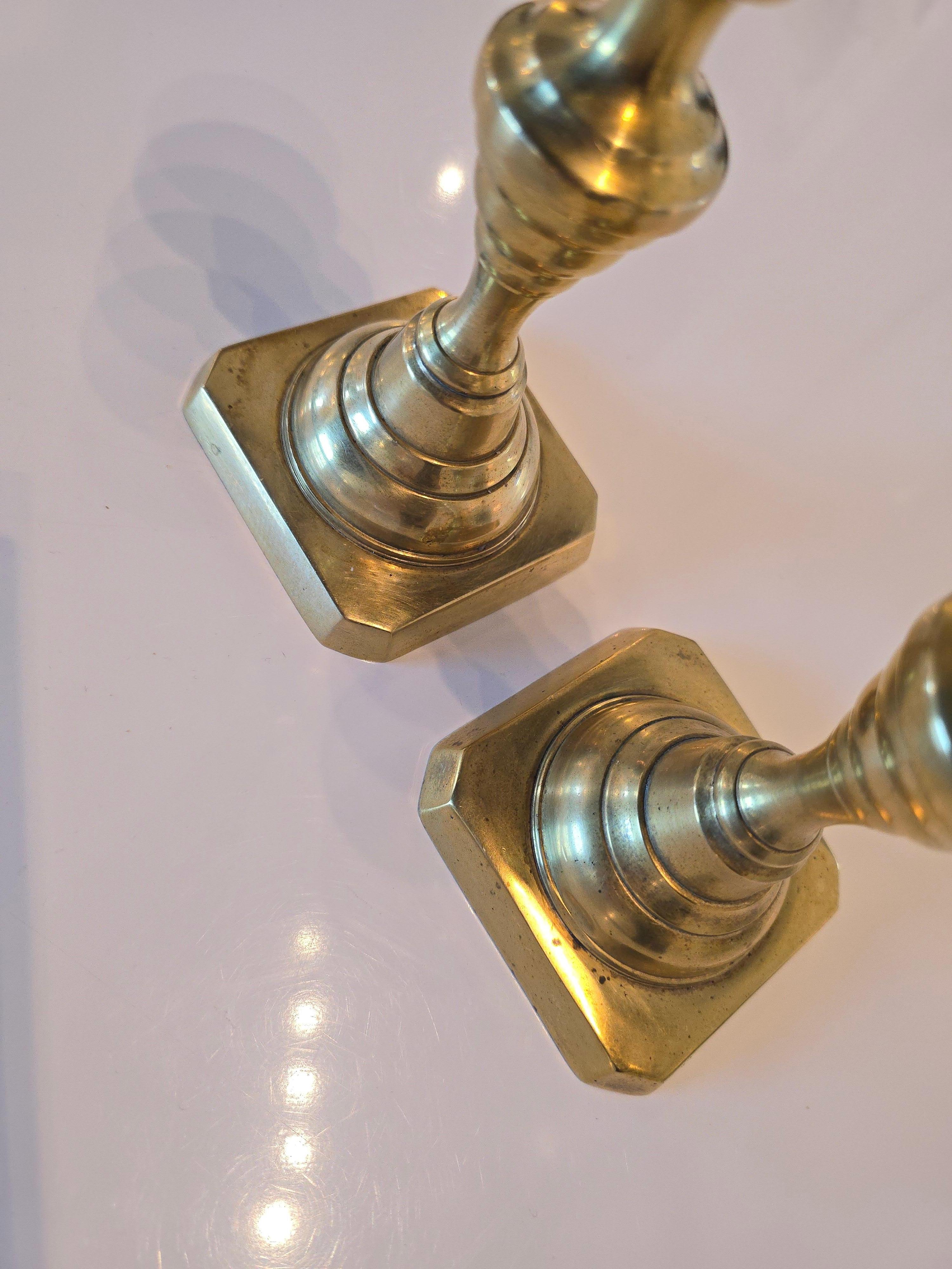 Ottone Coppia di portacandele in ottone dal design antico ad alveare in stile vittoriano in vendita