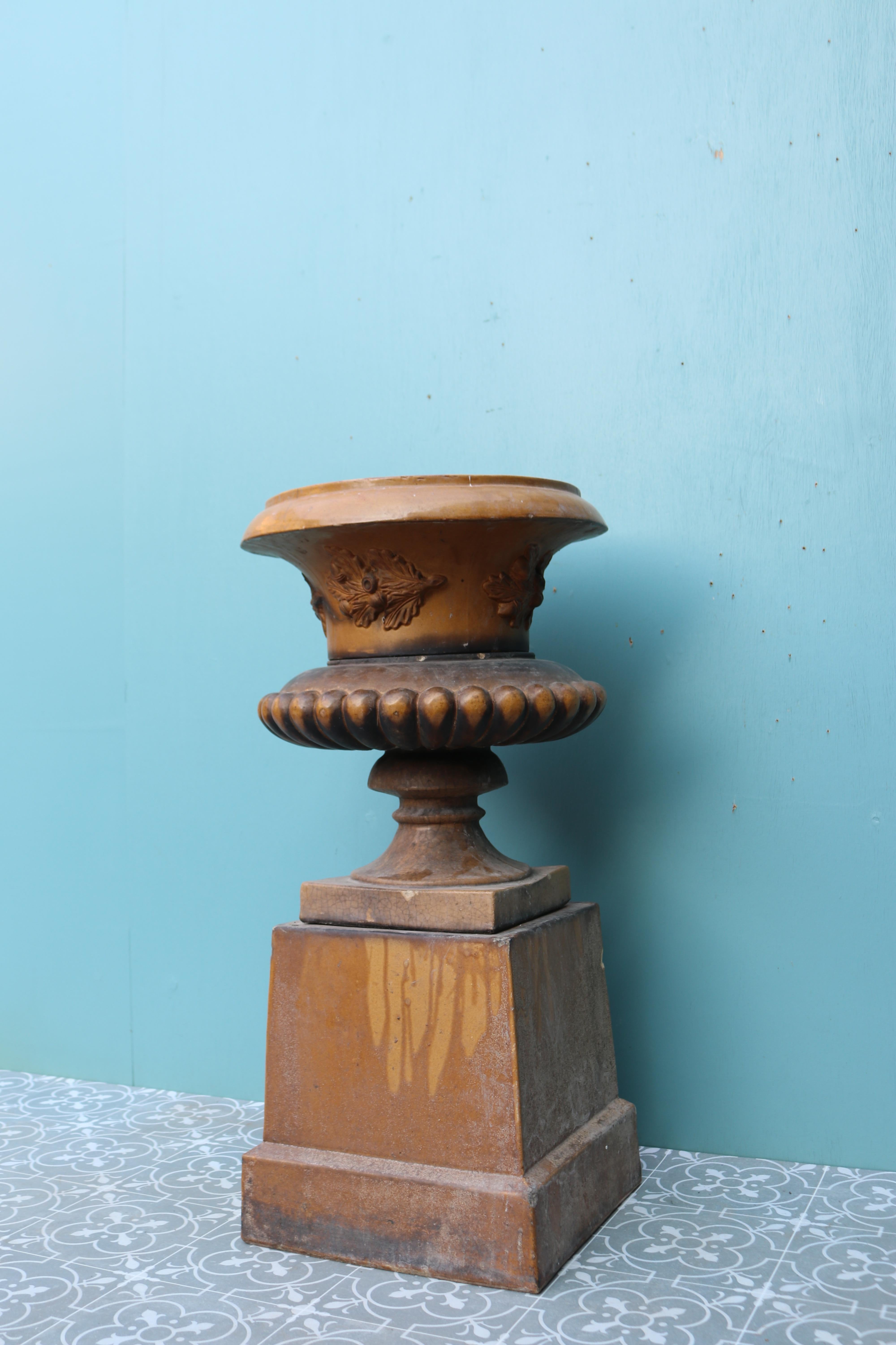 Victorian Style Antique Terracotta Planter In Good Condition For Sale In Wormelow, Herefordshire