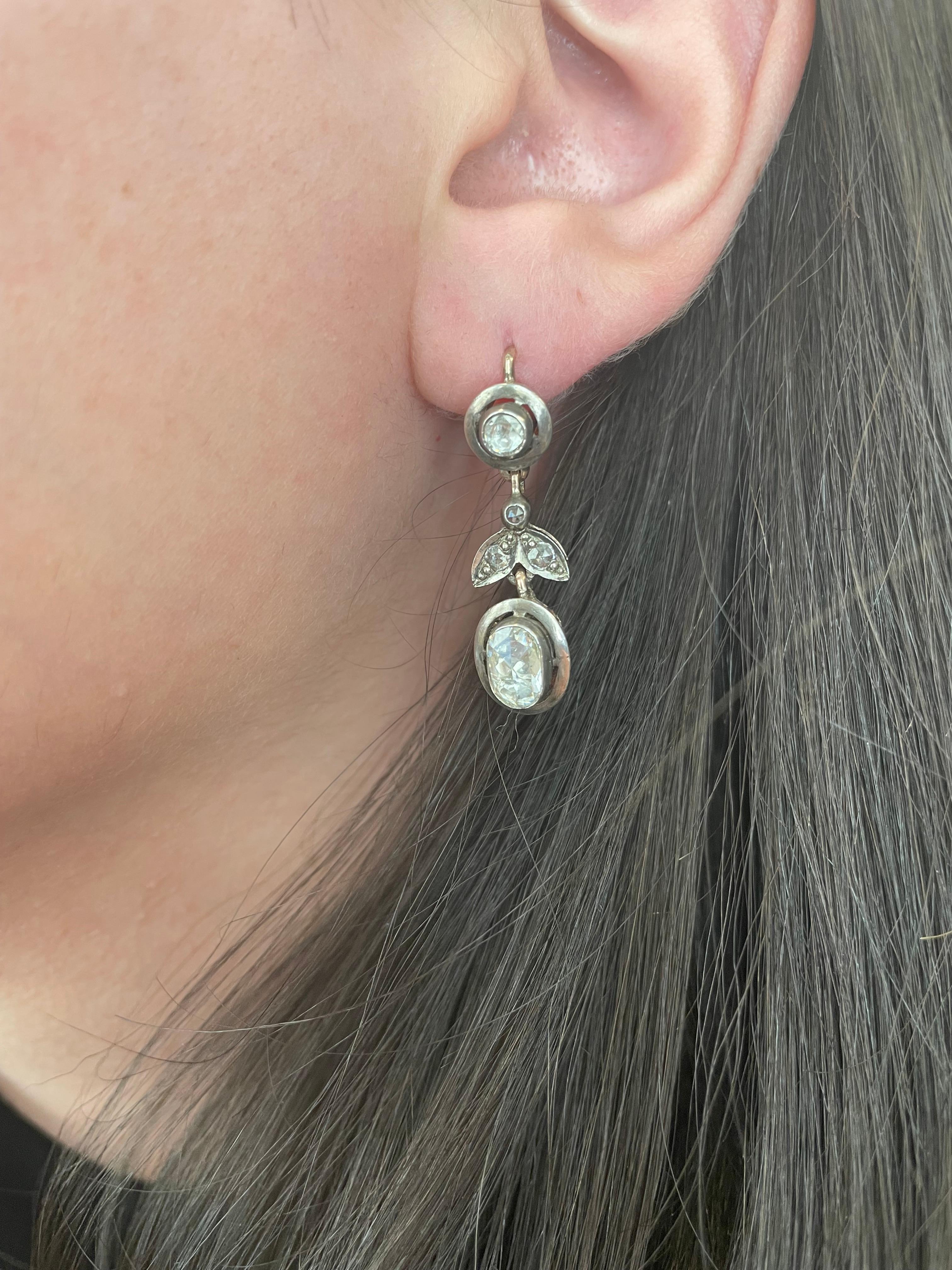 Statement Victorian inspired chandelier earrings.
Approximately 4 carats of oval and round rose cut diamonds, H/I color and SI clarity. Gold & silver.
Accommodated with an up to date appraisal by a GIA G.G. upon request. please contact us with any
