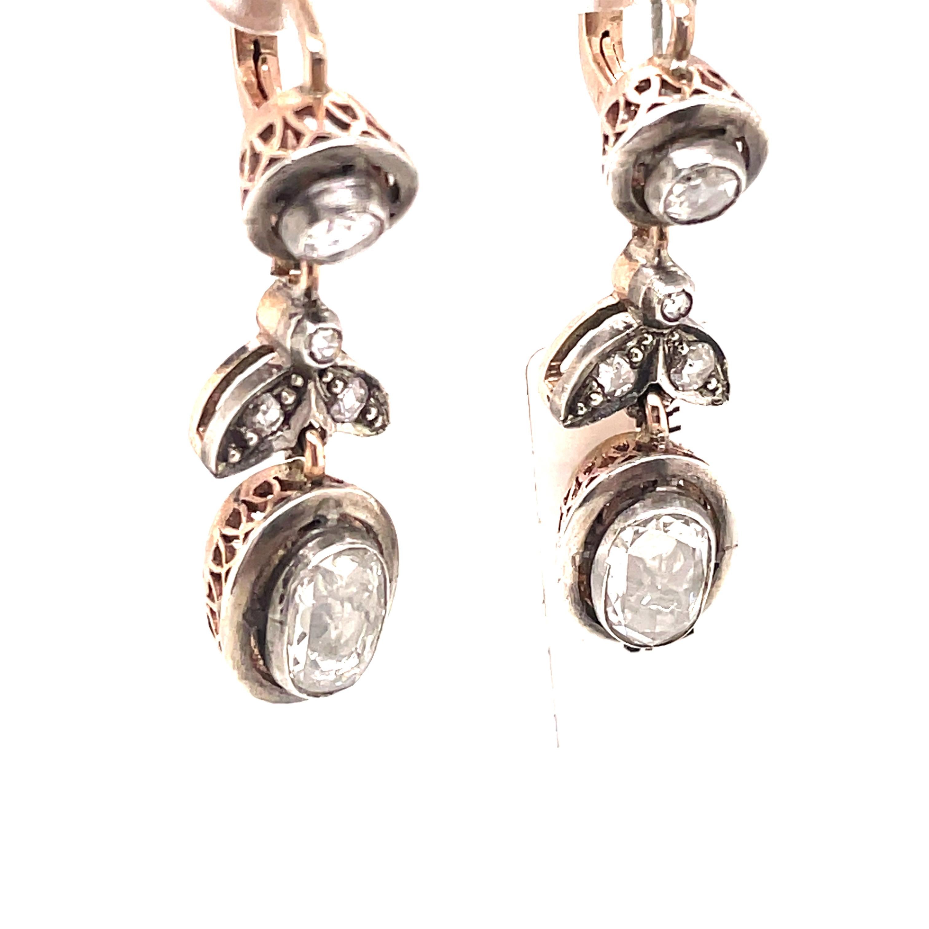 Victorien Boucles d'oreilles pendantes de style victorien en diamants ovales et ronds taille rose d'environ 4 carats en vente