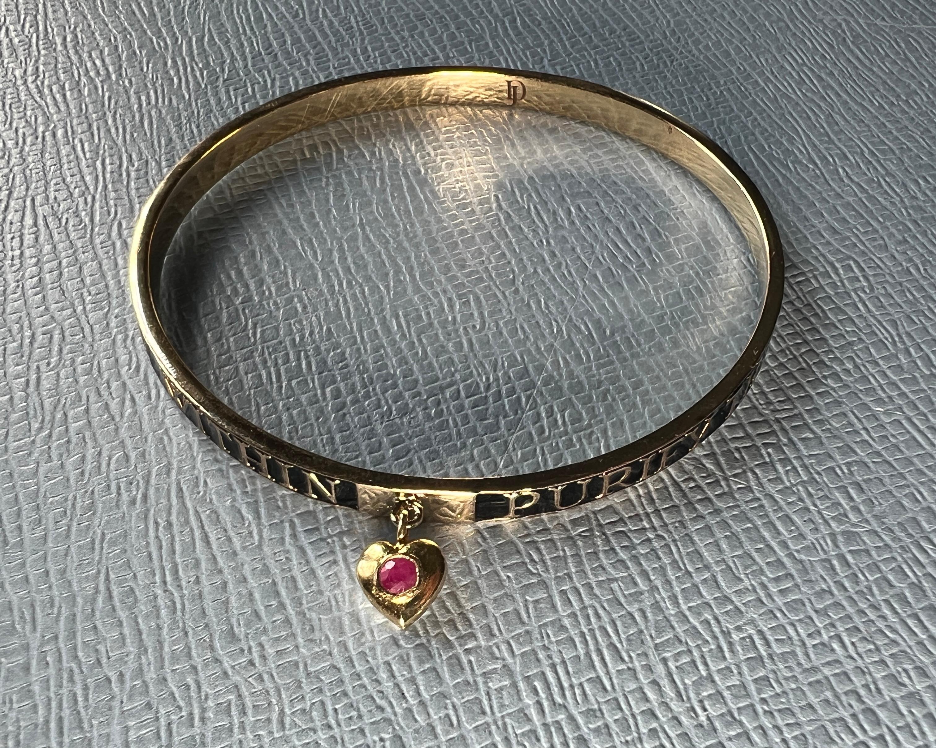 Bracelet de style victorien Émail noir Coeur de rubis Neuf - En vente à Los Angeles, CA