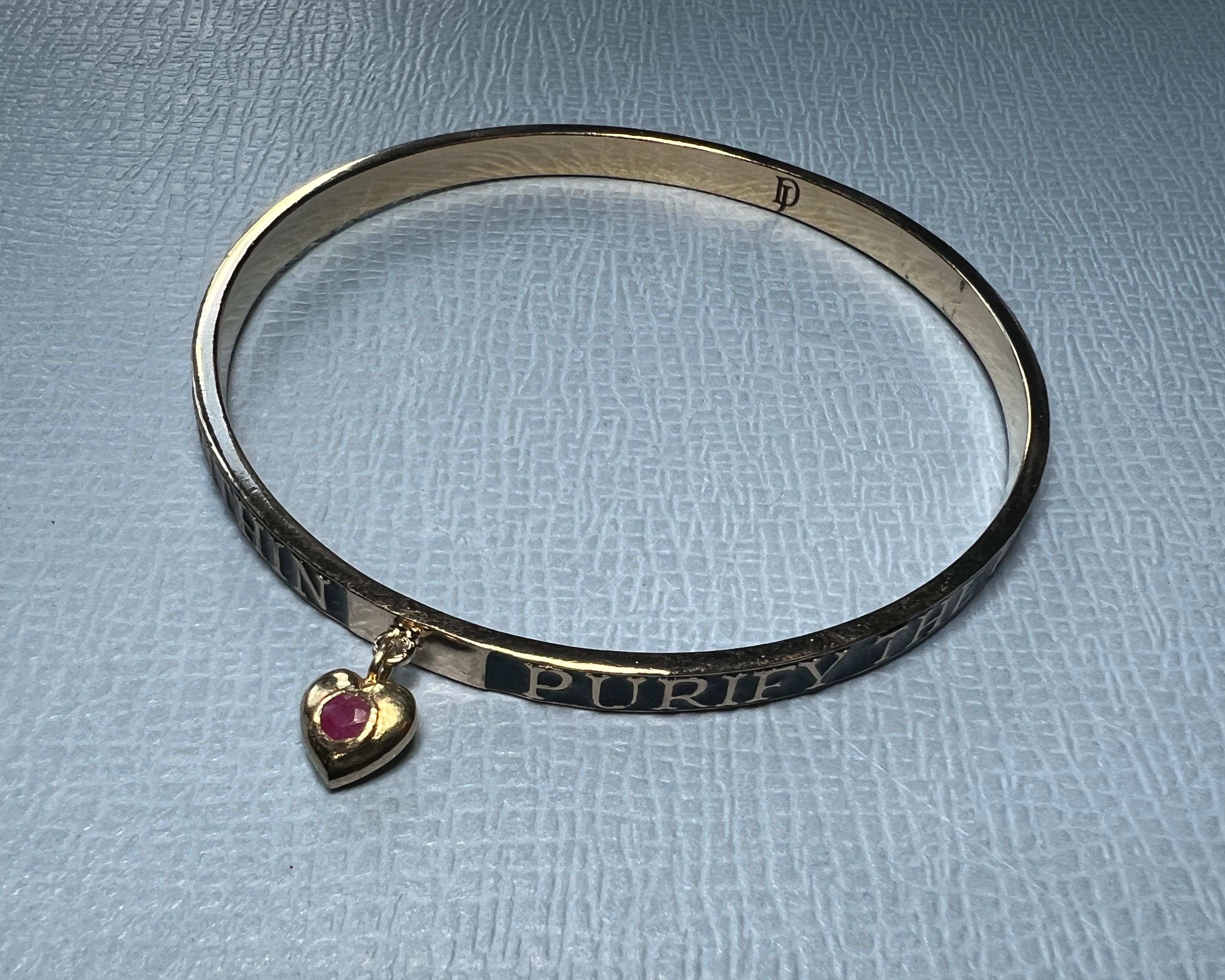 Bracelet de style victorien Émail noir Coeur de rubis en vente 1