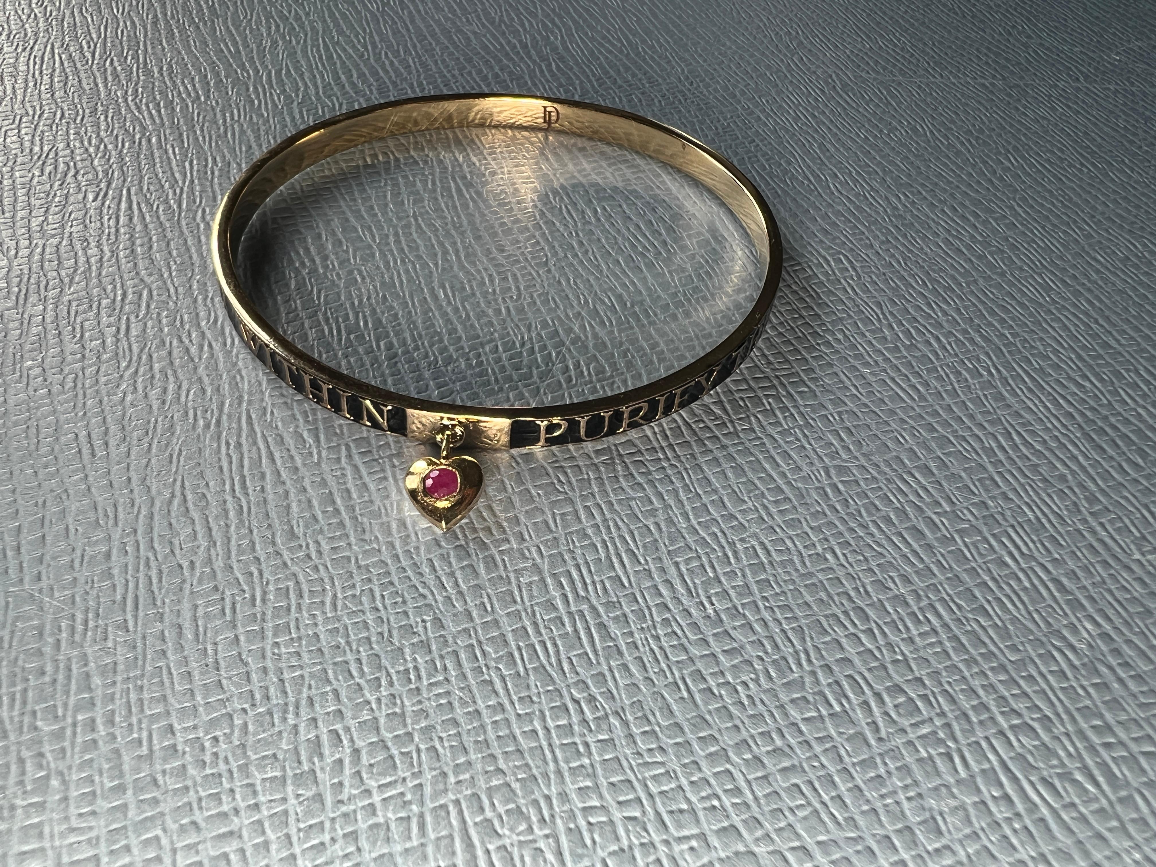 Bracelet de style victorien Émail noir Coeur de rubis en vente 3