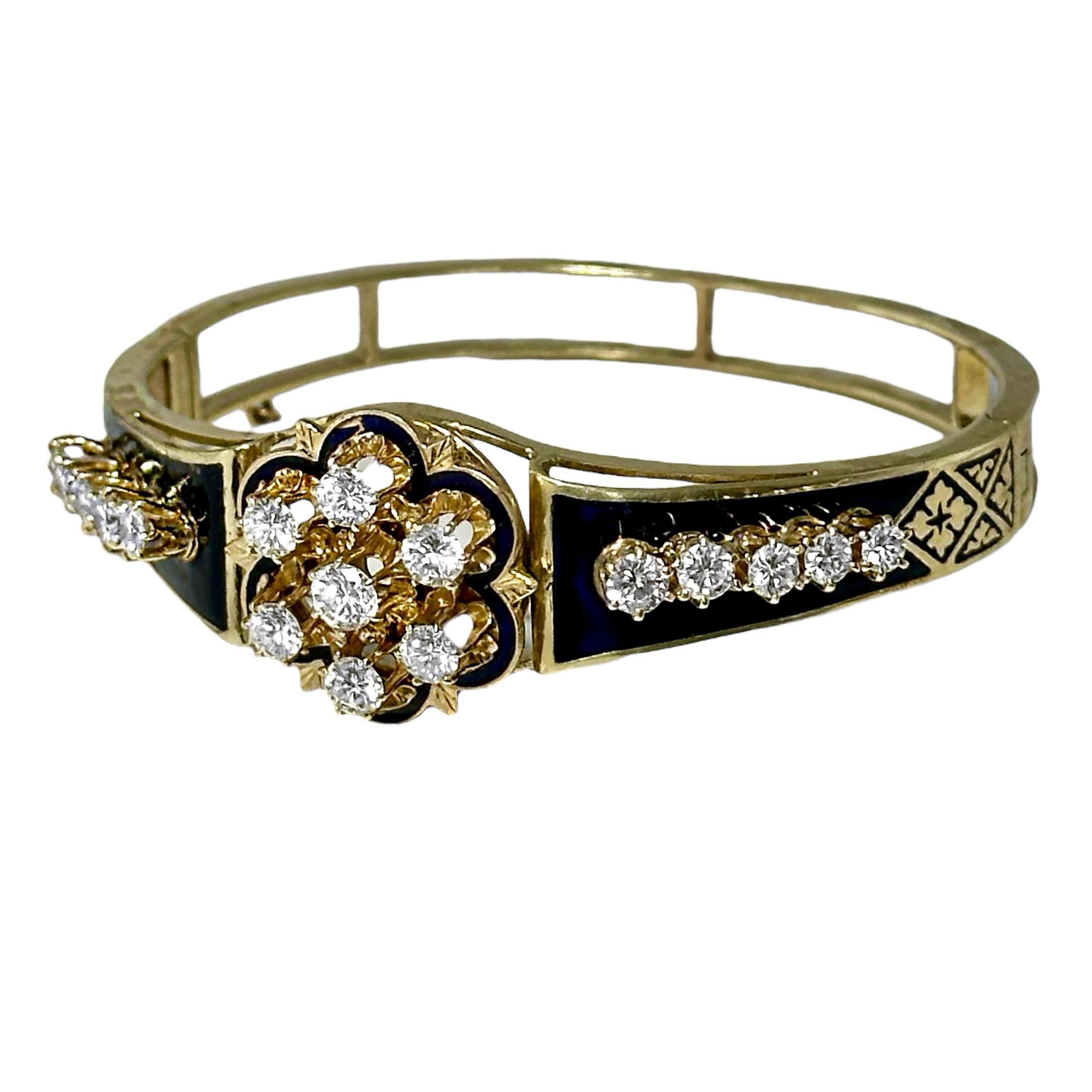 Viktorianischer Armreif im viktorianischen Stil aus 14 Karat Gelbgold mit Diamanten und blauen Emaille-Akzenten (Rundschliff) im Angebot