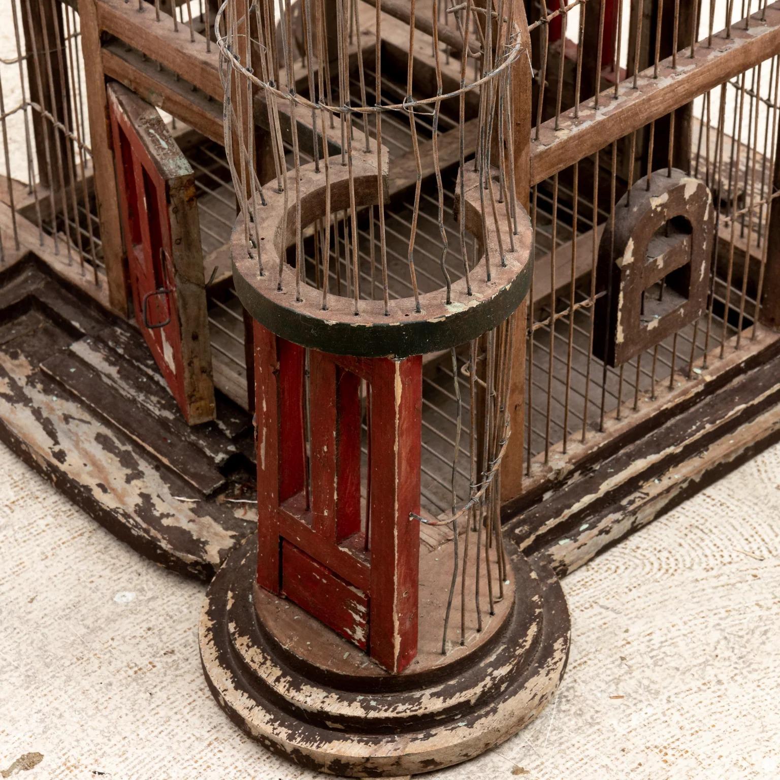 Victorian Style Birdcage In Good Condition For Sale In Stamford, CT