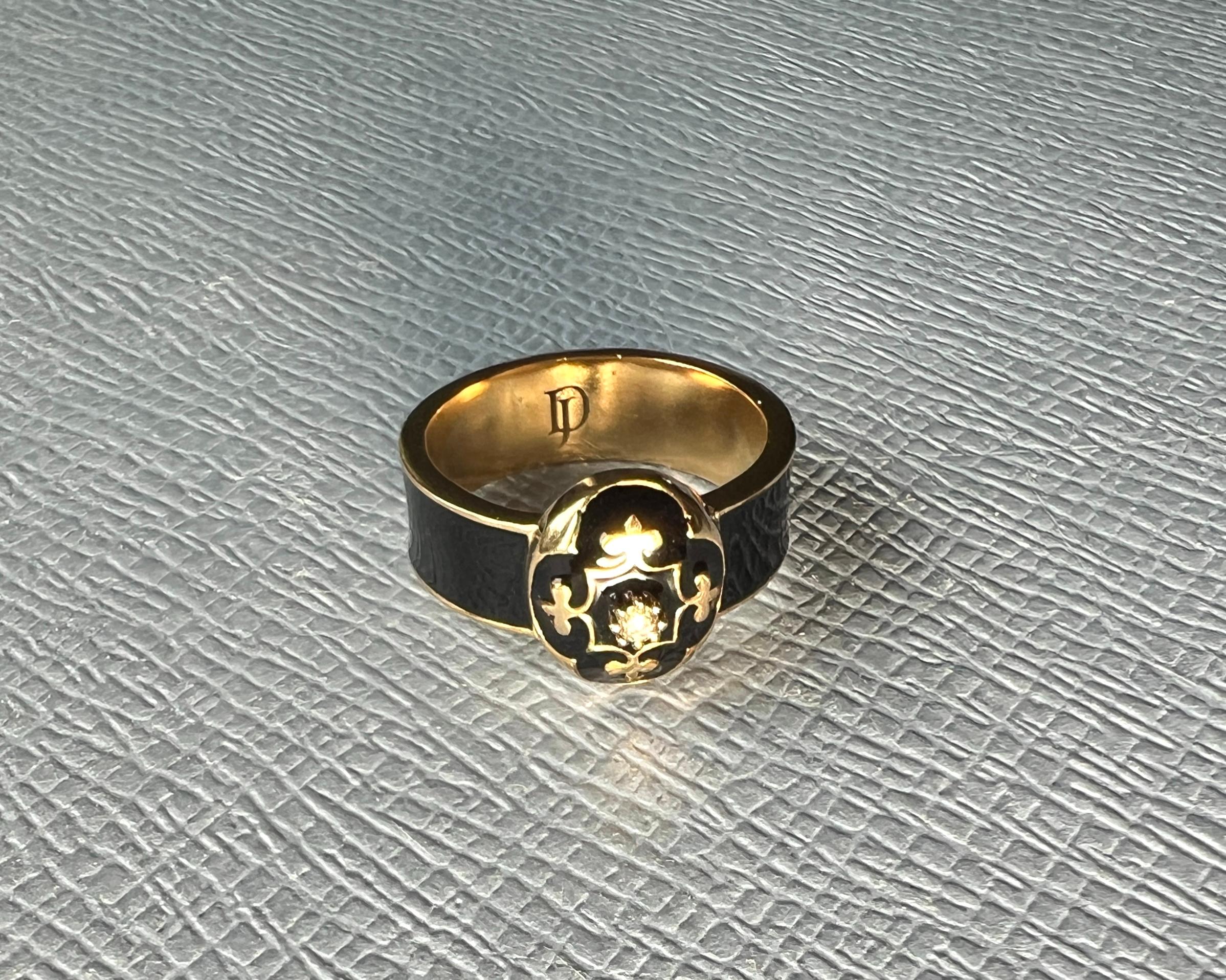 Schwarzer Diamant-Emaille-Ring im viktorianischen Stil mit Fleur de Lis für Damen oder Herren im Angebot